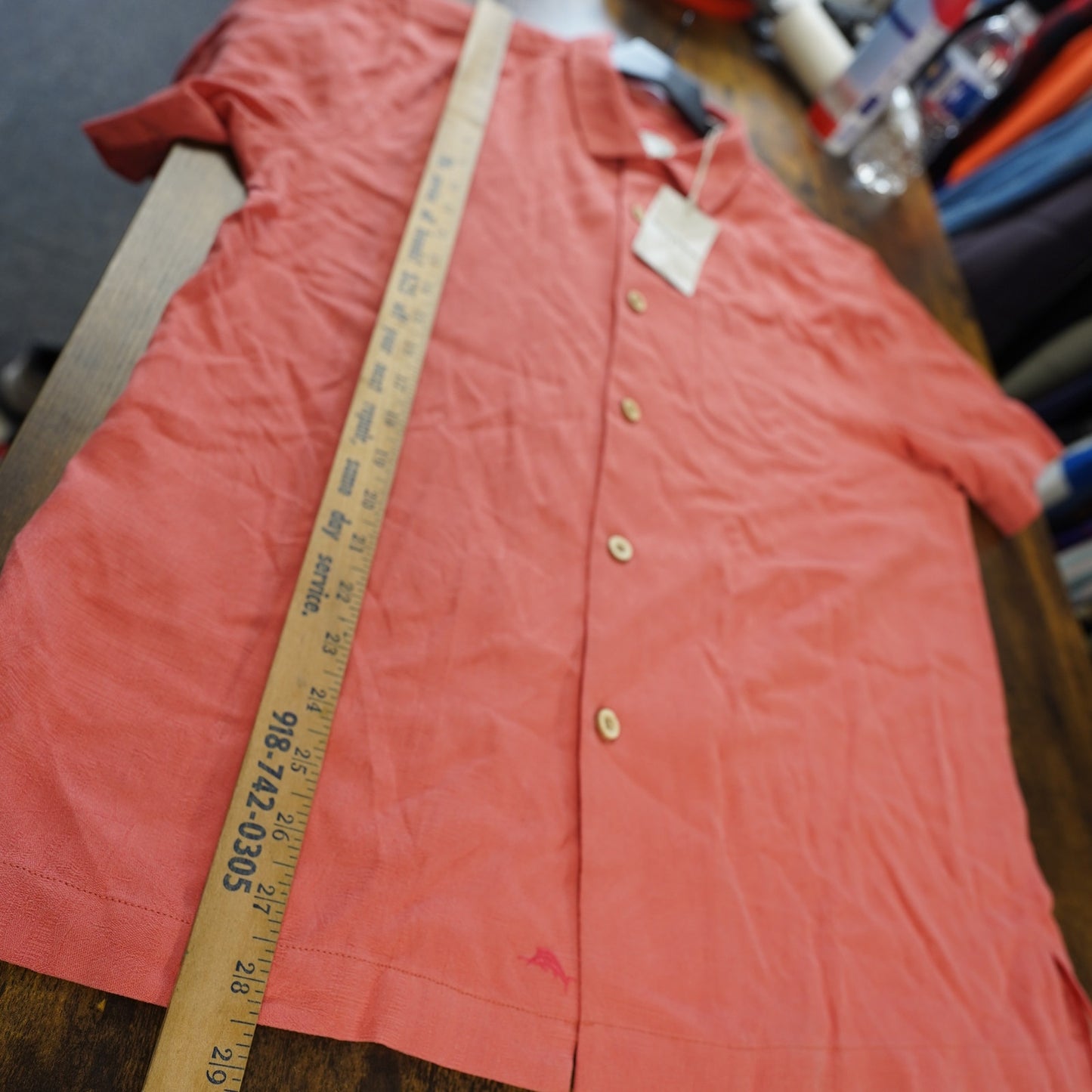 (M) Tommy Bahama Coral Hawaiian Shirt 100% Silk Men's M Pink Stitched Crab Palm Tree