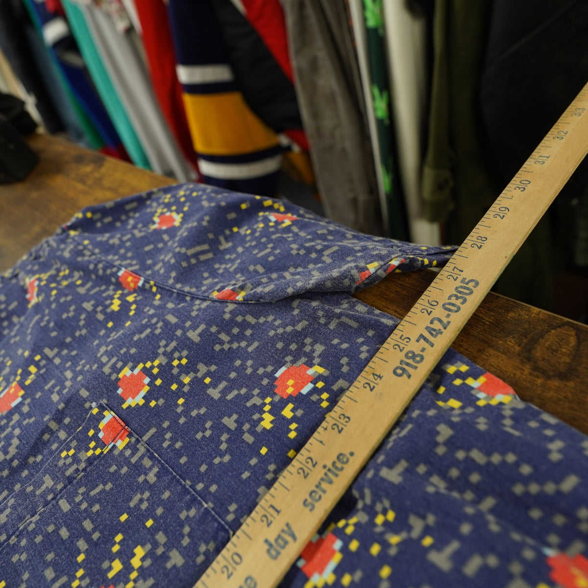 (XL/XXL) Vintage 90s Apple Computer Power Up Macintosh 8-Bit Space Button Up Mens XL Tech