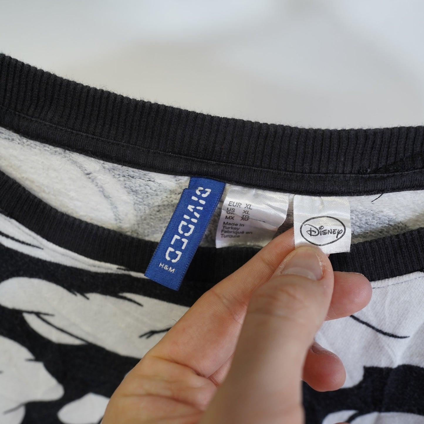 (XL) Mickey Minnie Mouse Disney All Over Print Crewneck Sweatshirt Men's XL White