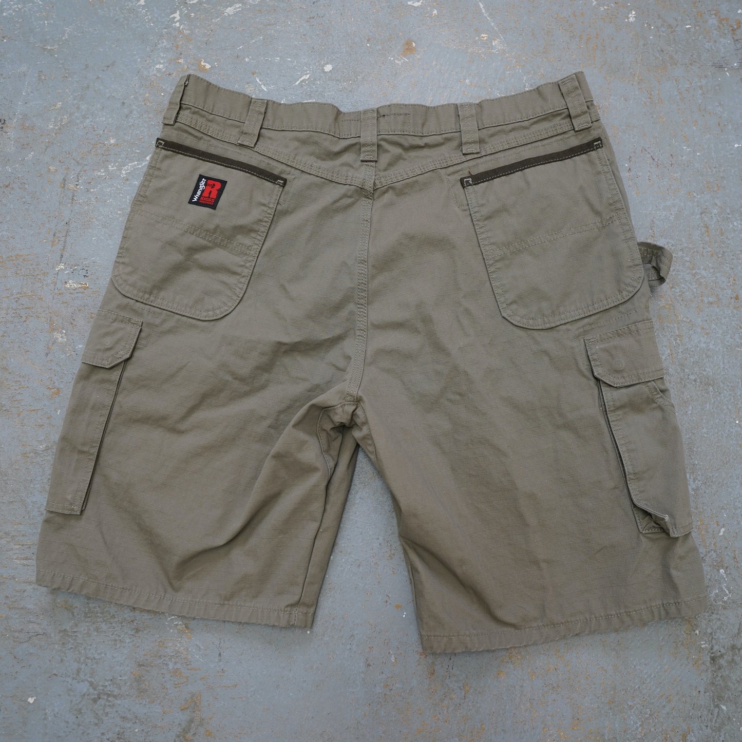 (Sz. 40) Wrangler Riggs Cargo Shorts Men's Sz. 40 Utility Workwear Beige Tan