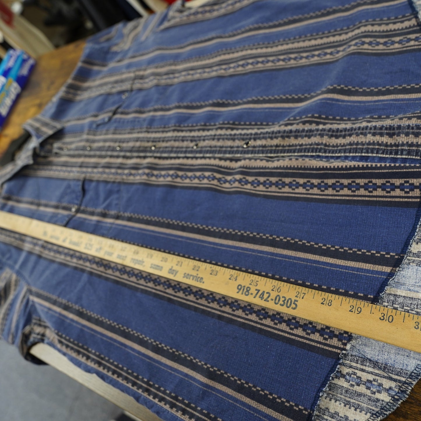 (XXL) Vintage Wrangler Pearl Snap Western Brush Popper Button Up Men's XXL Blue Aztec
