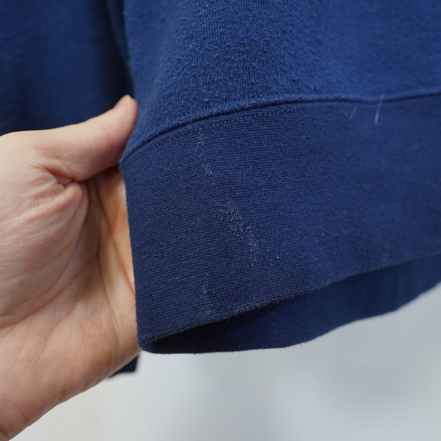 (M) BYU Cougars Embroidered Sweatshirt Men's M Blue Brigham Young Crewneck Sewn