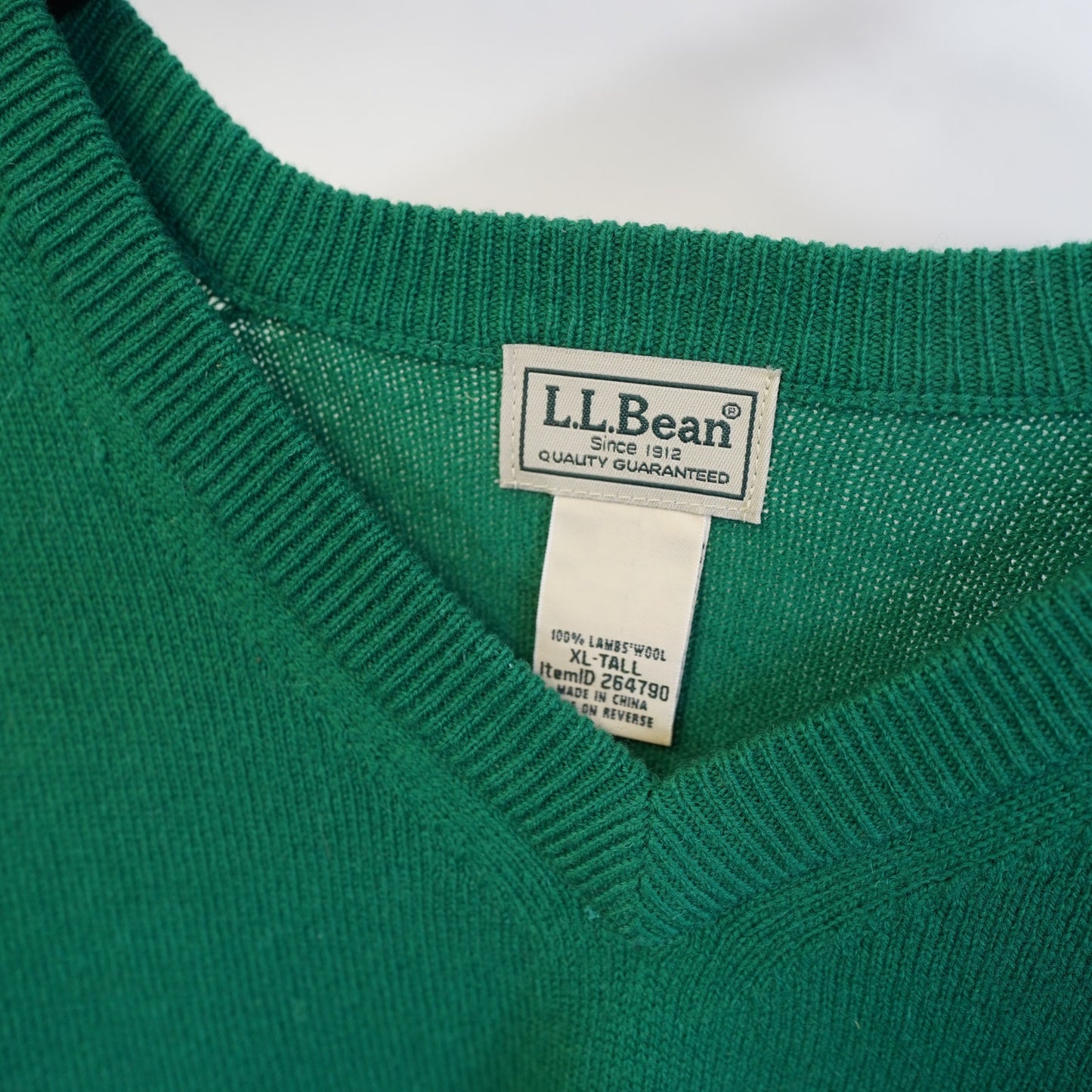 (XL) Vintage L.L. Bean 100% Lambswool Green Knit V-Neck Sweater Men's XL Tall