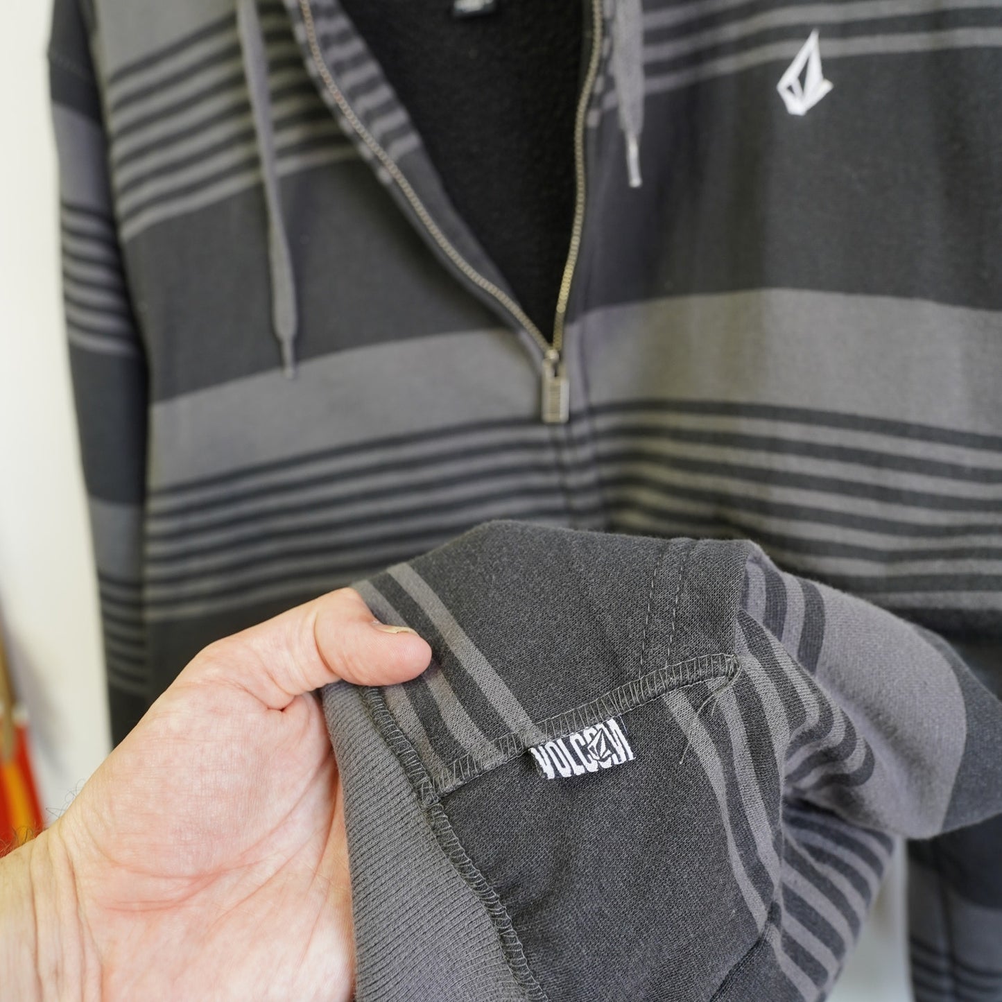 (XL) Y2K Volcom Surf & Skate Striped Sherpa Lined Hoodie Men's XL Black Emo 2000s