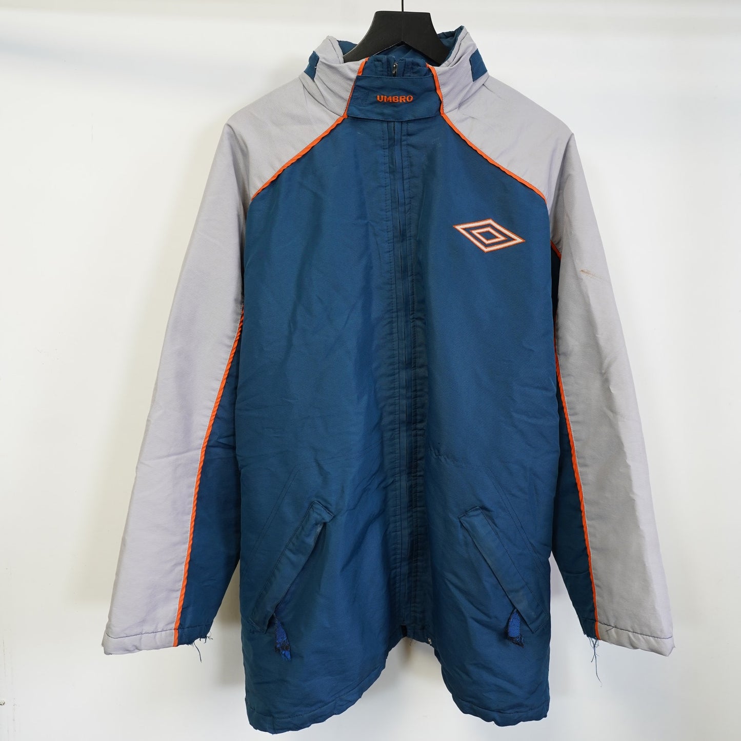 (M) Vintage Umbro Soccer Bench Puffer Jacket Men's M Gray Blue 90s Retro Sewn