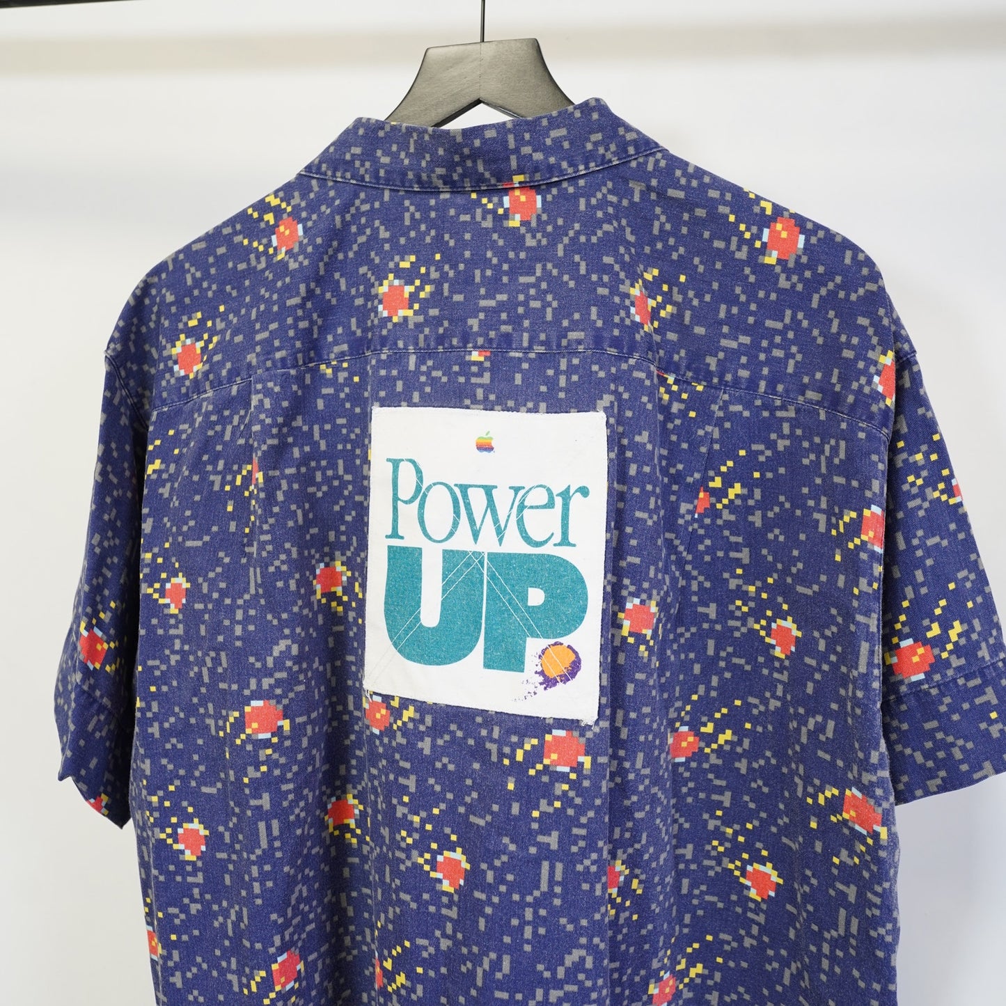 (XL/XXL) Vintage 90s Apple Computer Power Up Macintosh 8-Bit Space Button Up Mens XL Tech