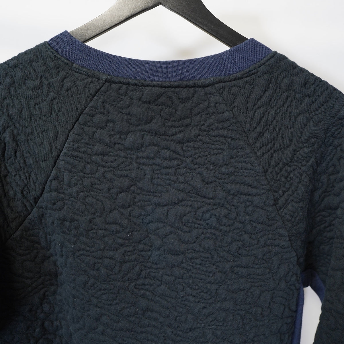 (Women's M) Nike Rally Stipple-Quilted Crewneck Sweatshirt Women's M Navy Blue Retro Black