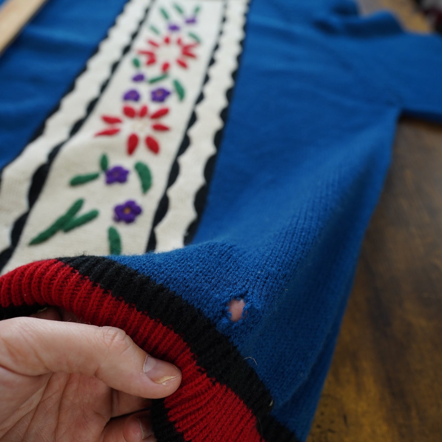 (L) Vintage Capucci 90s Knit Floral Sweater Men's L Blue Flower Embroidered Cottage