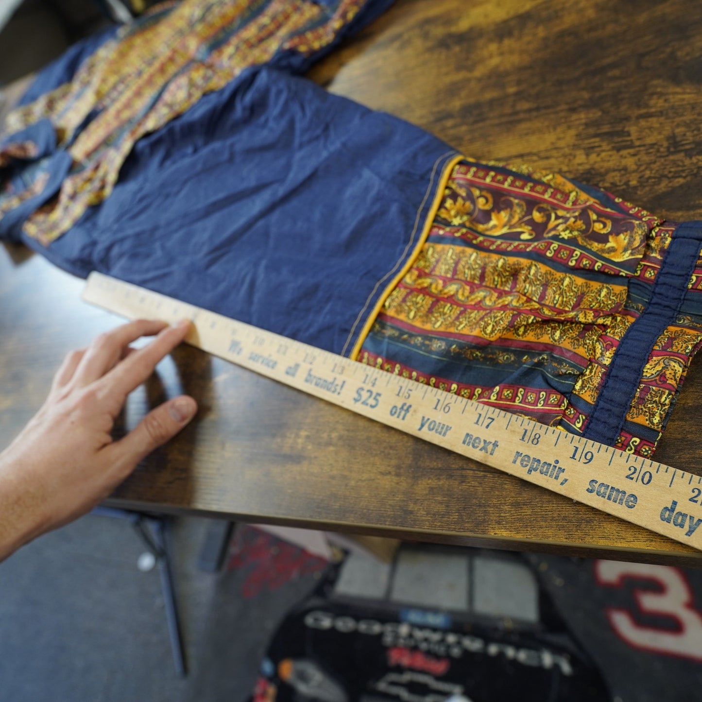 (S) Vintage Casual Isle 90s Golden Chanel-Esque Windbreaker Jacket Men's S Blue