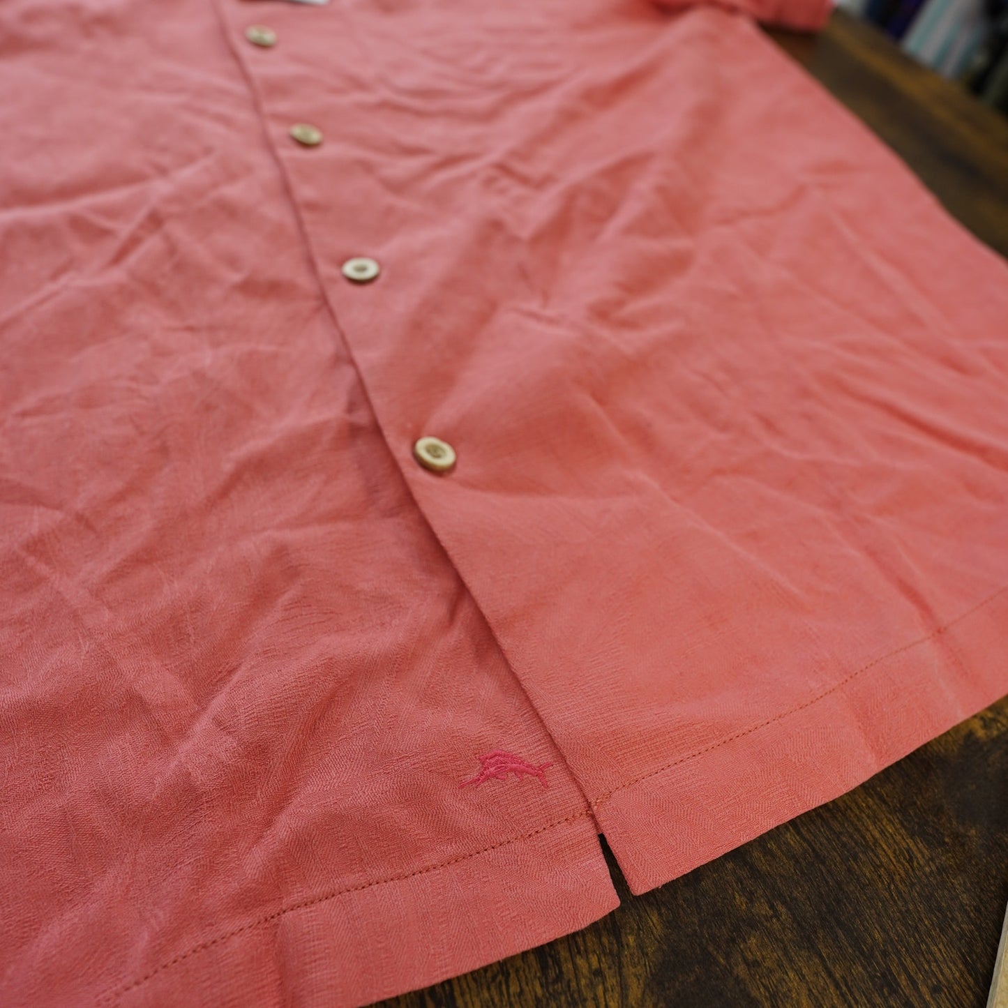 (M) Tommy Bahama Coral Hawaiian Shirt 100% Silk Men's M Pink Stitched Crab Palm Tree