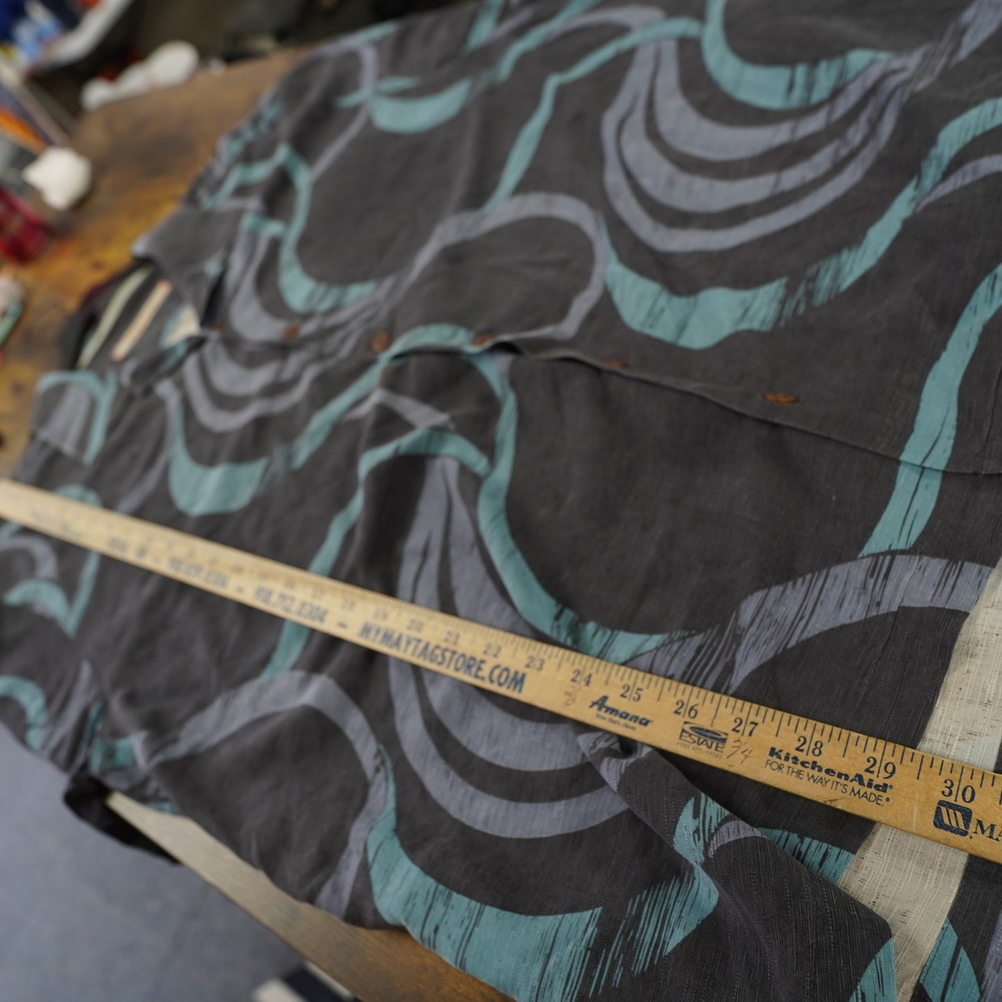 (XXL) Tommy Bahama Hawaiian Abstract Wave Print 100% Silk Men's XXL Black Blue Preppy