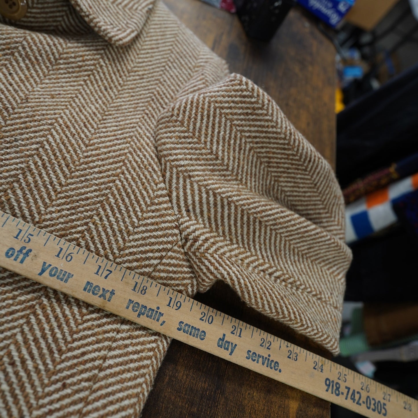 (Women's S) Vintage Apria Italy Herringbone Wool Tan Overcoat Women's S Full Length Mob Wife