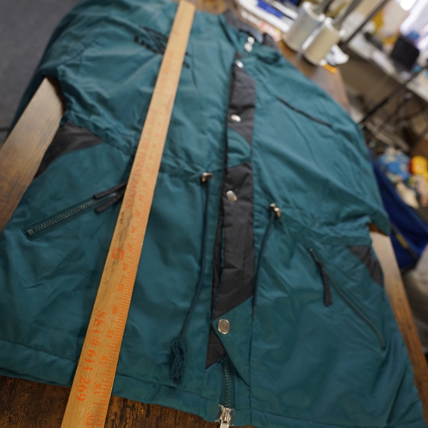 (M) Vintage 90s Umbro Soccer Bench Jacket Men's S-M Teal & Black Geometric Coat