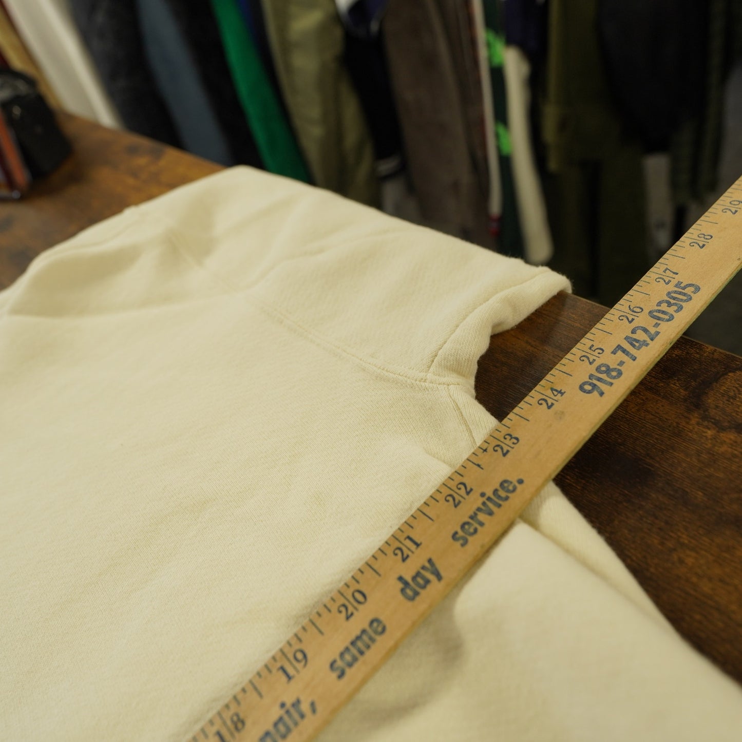 (XL) Vintage Russell Athletic Essential Utility 90s Cream Crewneck Sweatshirt Mens XL