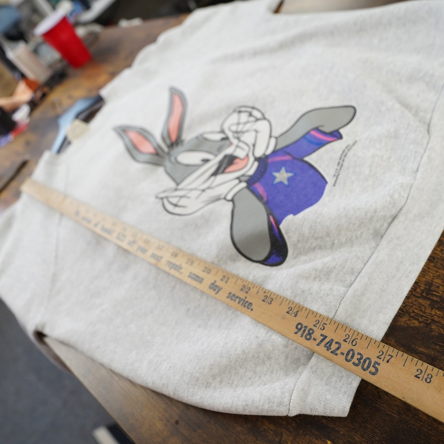 (XL) Vintage Bugs Bunny 90s Cartoon Looney Tunes Sweatshirt Men's XL Gray Retro