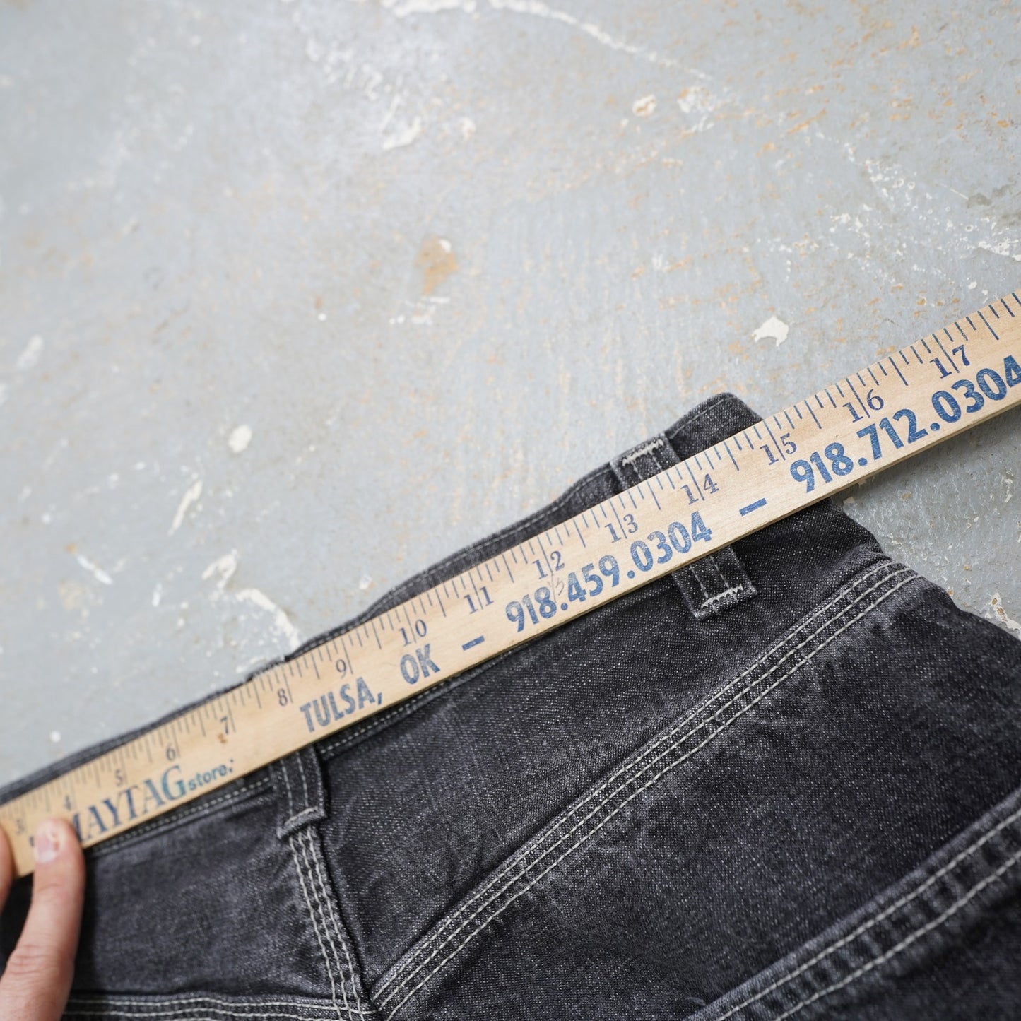 (Sz. 30) Vintage Levi's Strauss Y2K Baggy Denim Carpenter Shorts Men's Sz. 30 Black 2000s