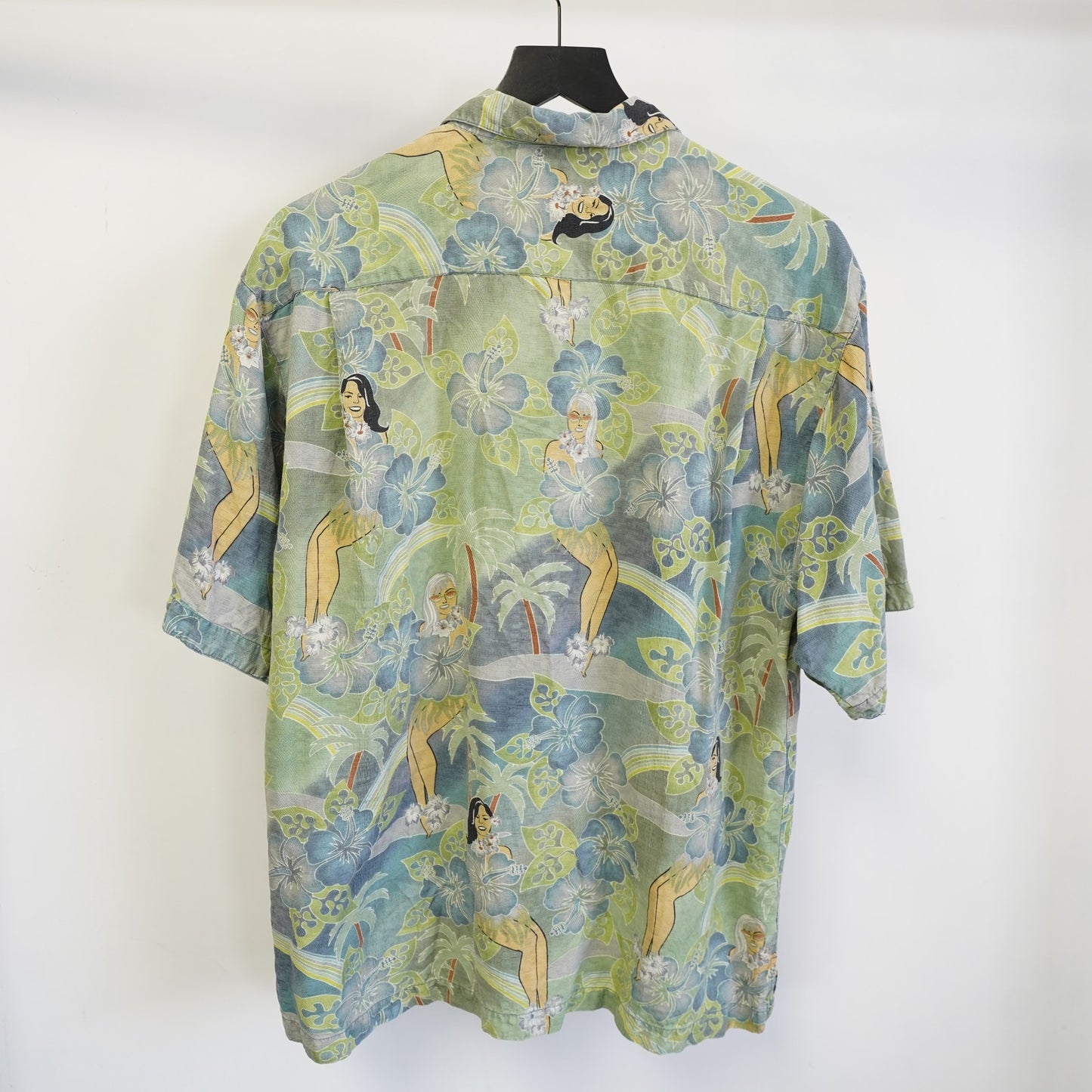 (M) Vintage Tommy Bahama 100% Silk Hawaiian Shirt Men's M Pin Up Girl Green Flowers