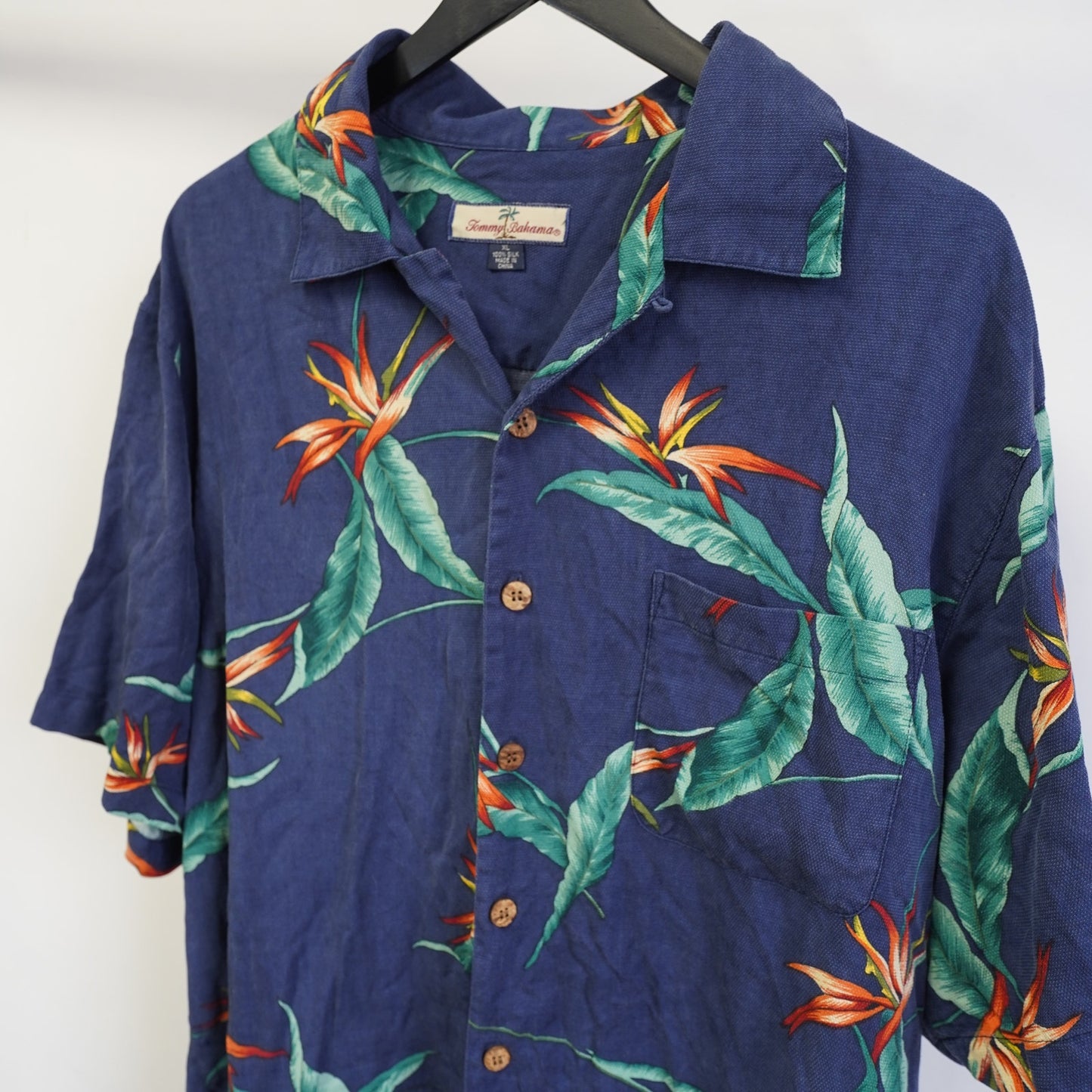 (XL) Vintage Tommy Bahama 100% Silk Hawaiian Button Up Shirt Men's XL Floral Blue