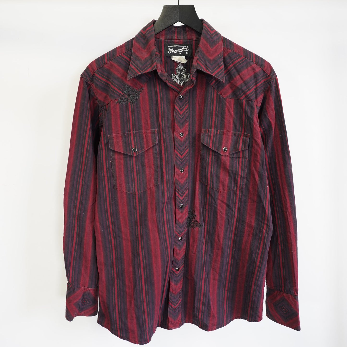 (M) Vintage Wrangler Pearl Snap Western Button Up Men's M Red Black Embroidered