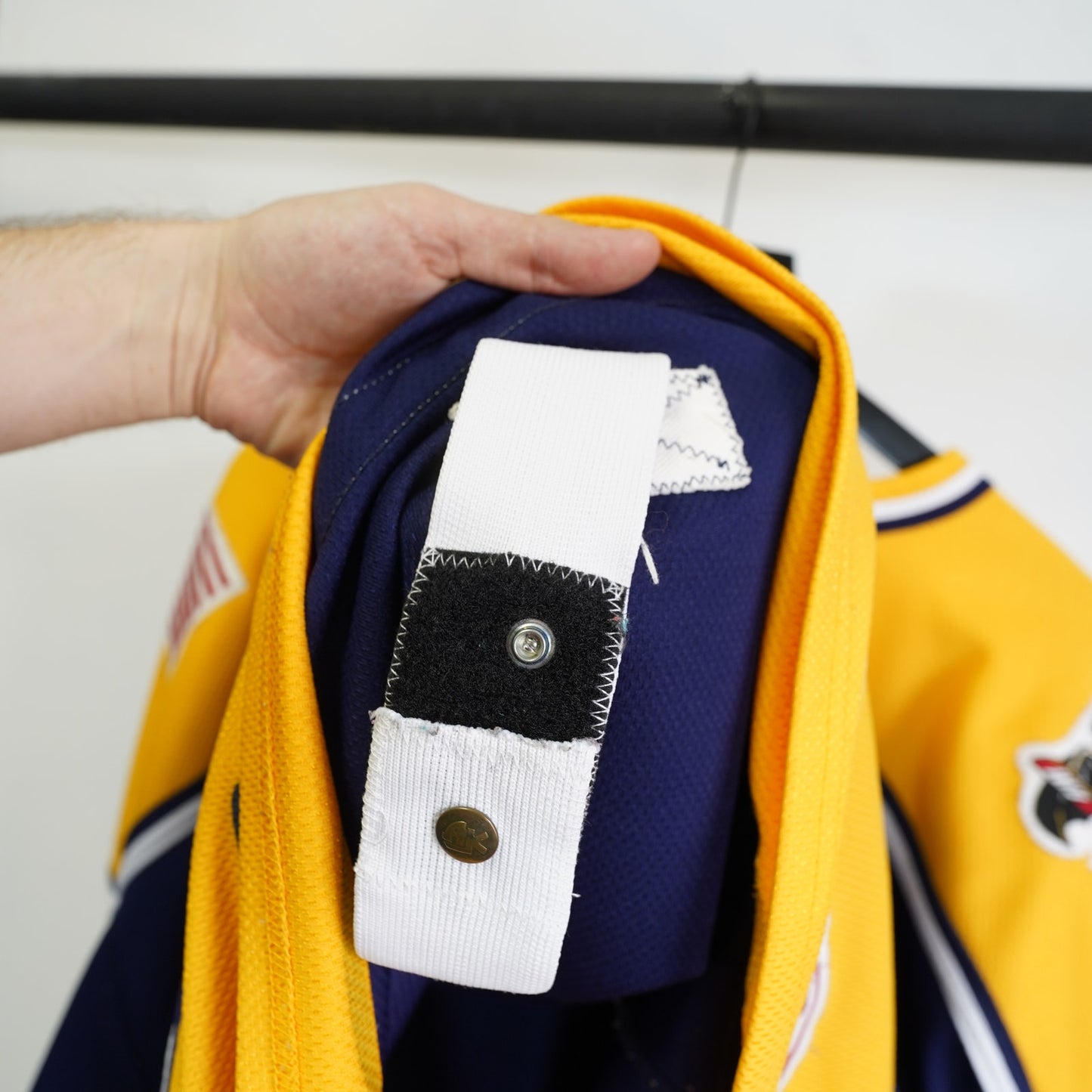 (XL) Vintage Austin Ice Bats Sewn AK Hockey Jersey Men's XL 2002-2003 Blue Yellow