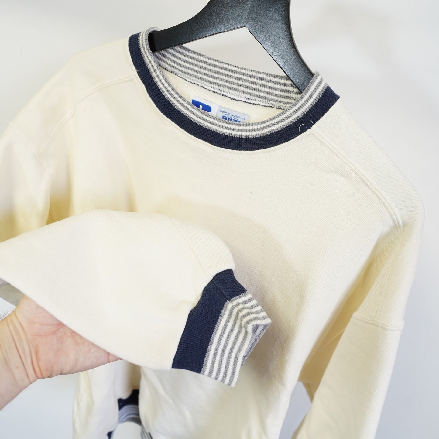 (XL) Vintage Russell Athletic Essential Utility 90s Cream Crewneck Sweatshirt Mens XL