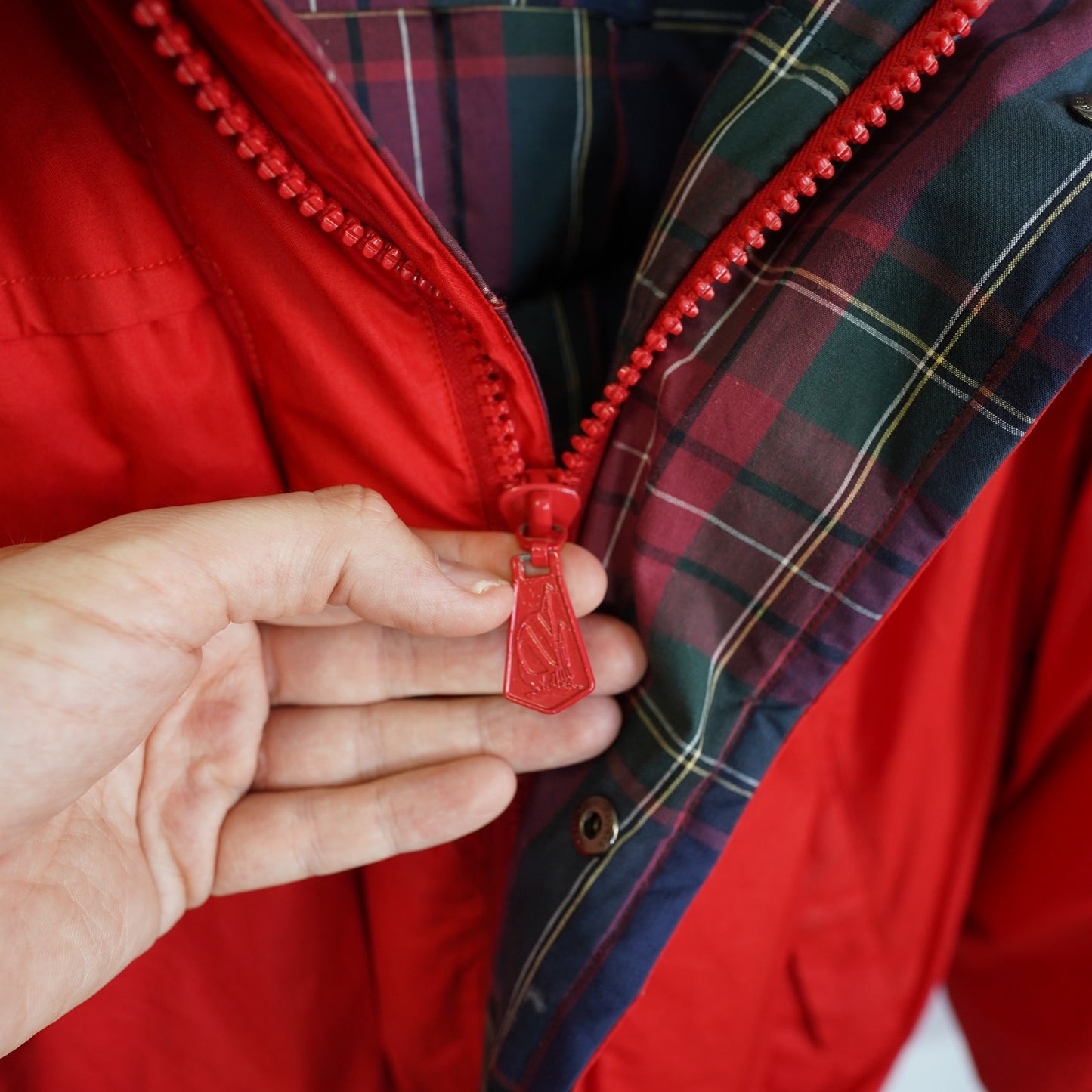 (M) Vintage 90s Nautica Plaid Lined Red Bomber Puffer Jacket Men's M Fur Hood Preppy