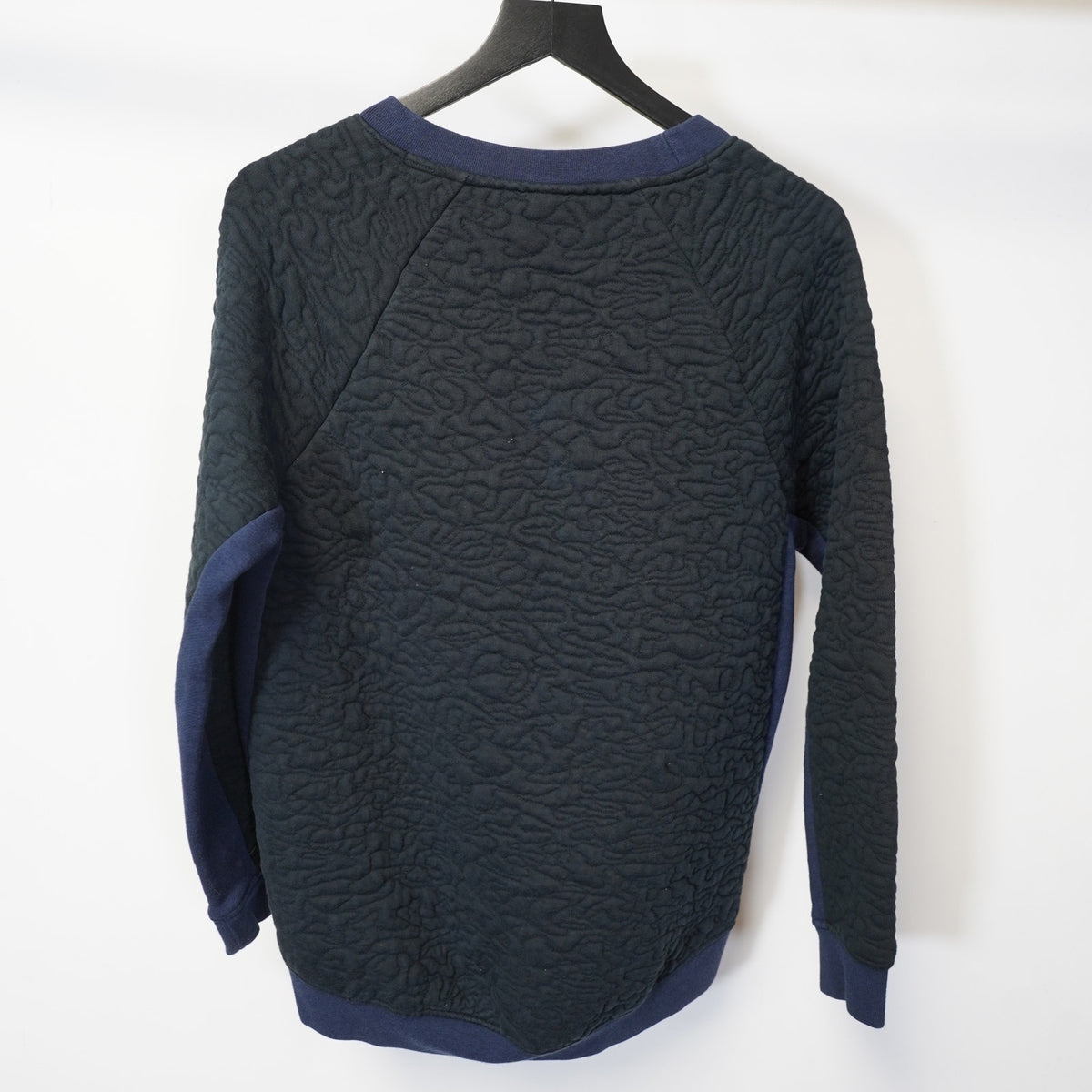 (Women's M) Nike Rally Stipple-Quilted Crewneck Sweatshirt Women's M Navy Blue Retro Black