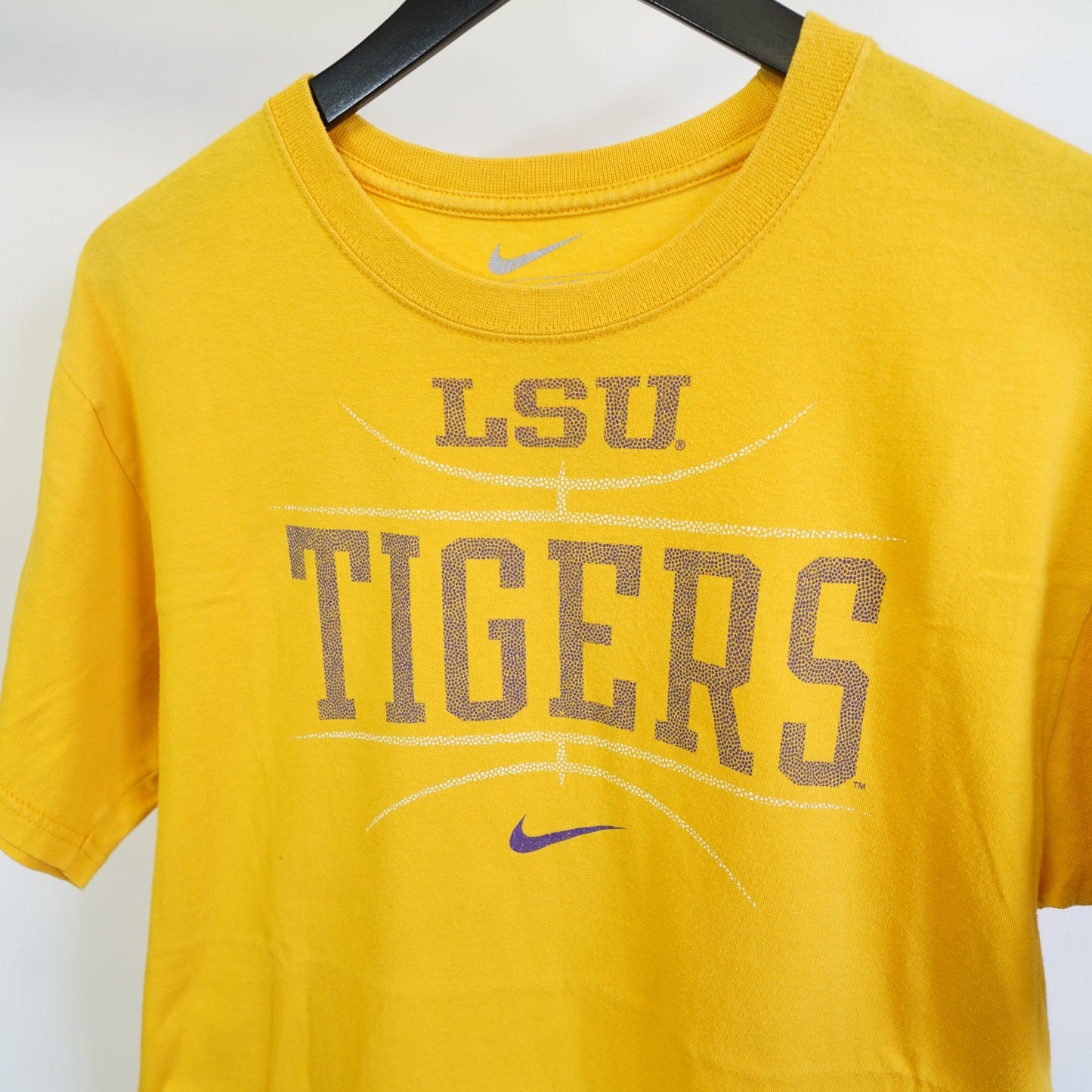 (S) LSU Tigers Nike Basketball T-Shirt Men's S Loose Fit Yellow