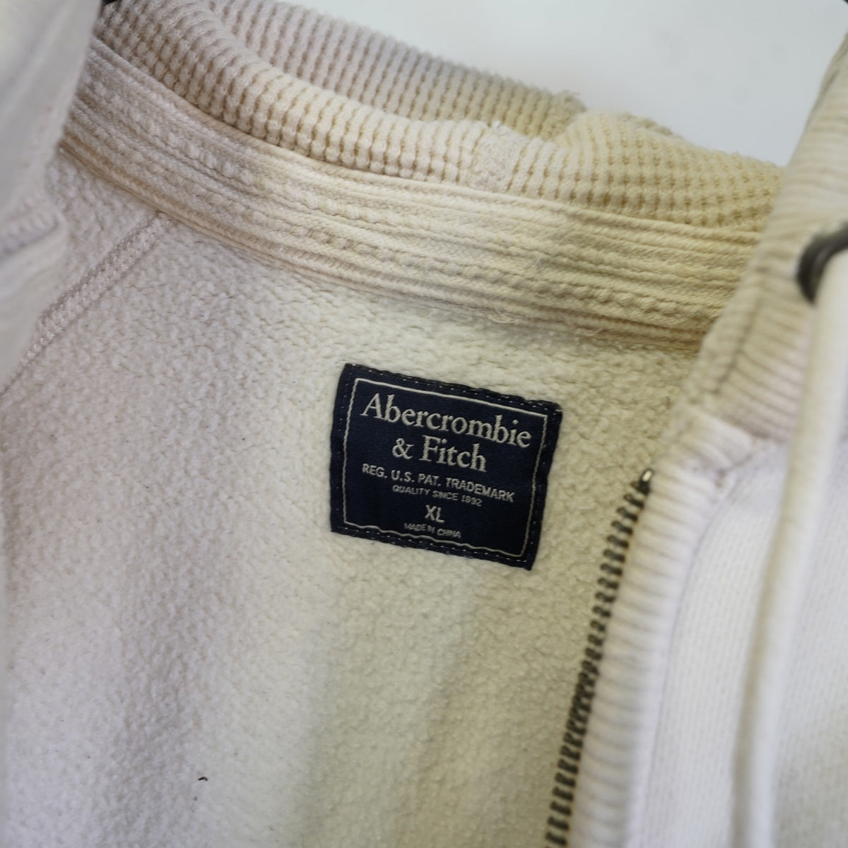 (XL) Abercrombie & Fitch Y2K Sewn Cream Hoodie Men's XL 2000s Preppy Embroidered