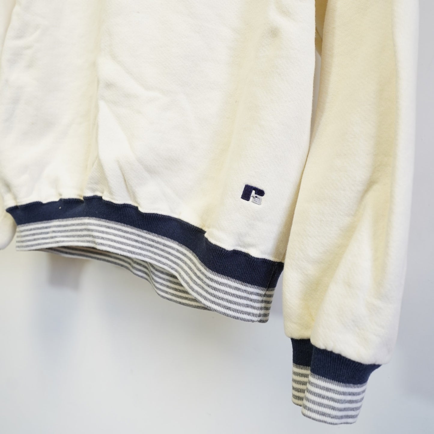 (XL) Vintage Russell Athletic Essential Utility 90s Cream Crewneck Sweatshirt Mens XL
