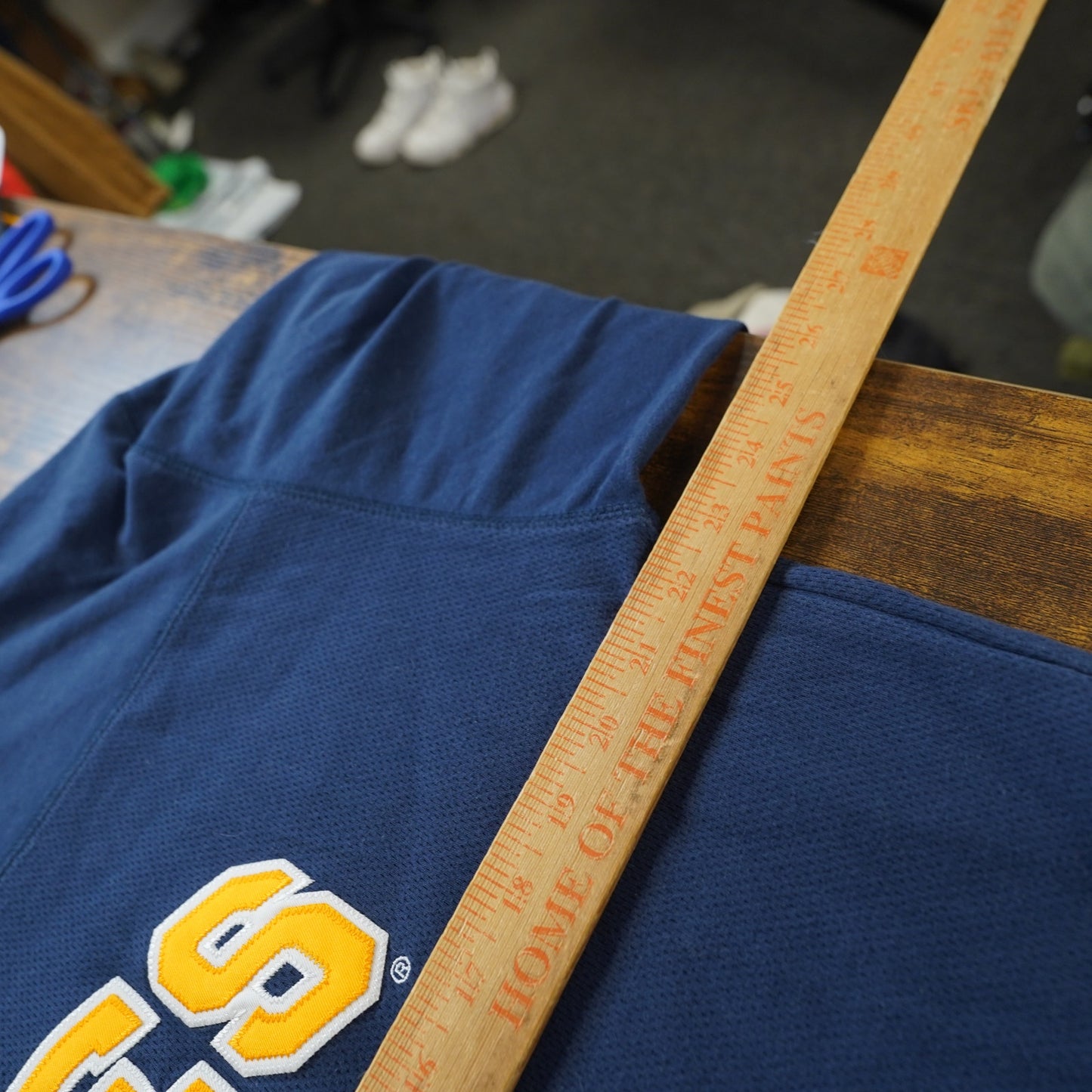 (L) Vintage St. Louis Blue Embroidered Lee Sweatshirt Men's L Blue Yellow Hockey NHL