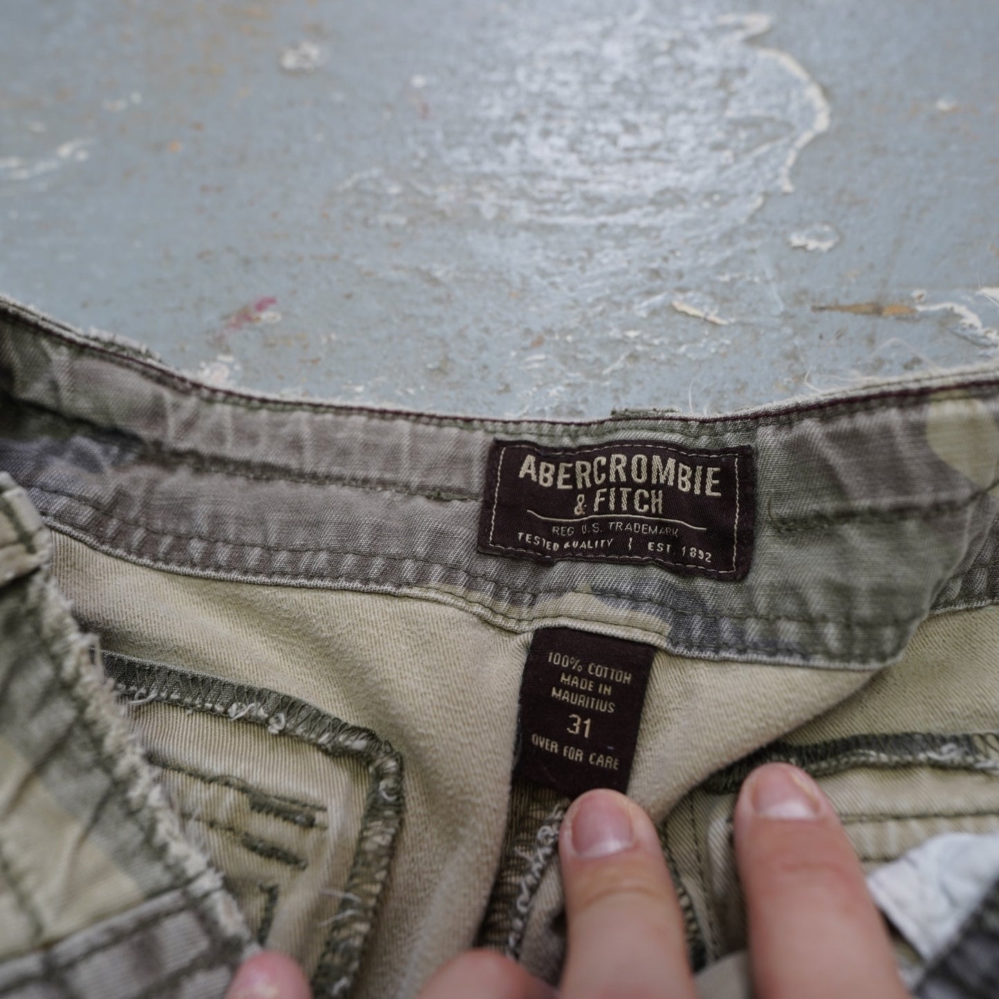 (Sz. 31) Vintage Abercrombie & Fitch Y2K Camo Baggy Cargo Shorts Men's Sz. 31 2000s Green