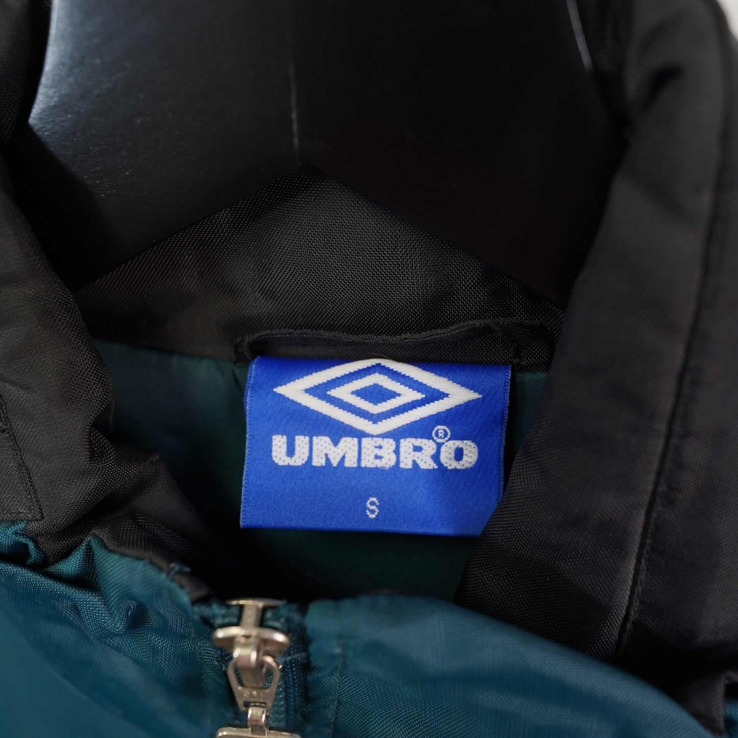 (M) Vintage 90s Umbro Soccer Bench Jacket Men's S-M Teal & Black Geometric Coat