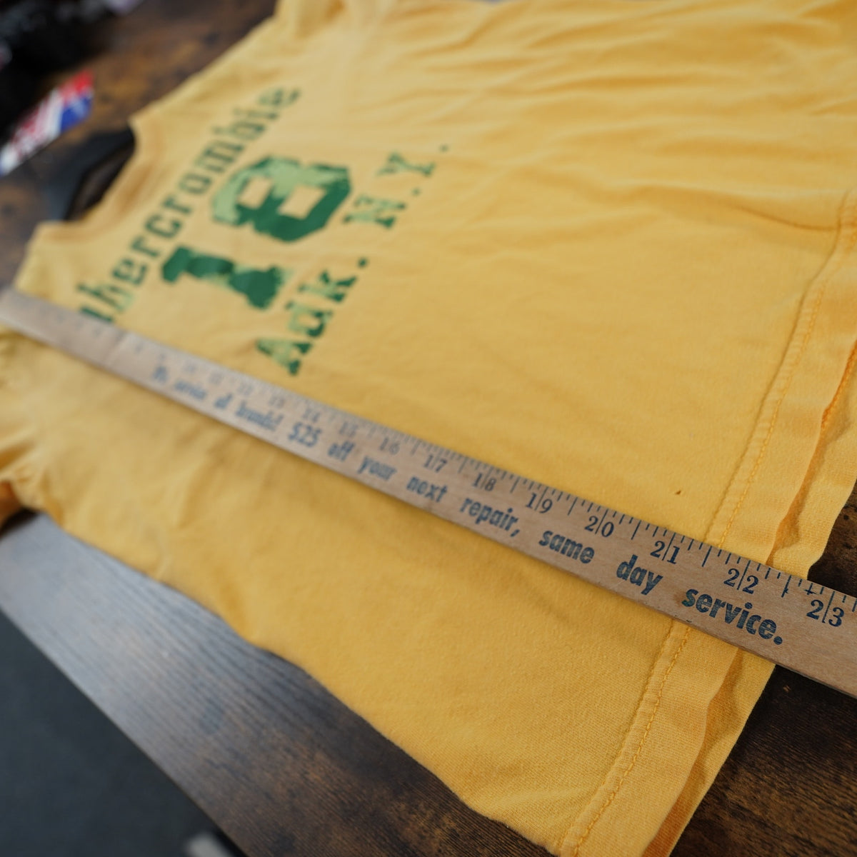 (Women's M) Vintage Abercrombie & Fitch NY Y2K T-Shirt Women's M Yellow Green 2000s New York