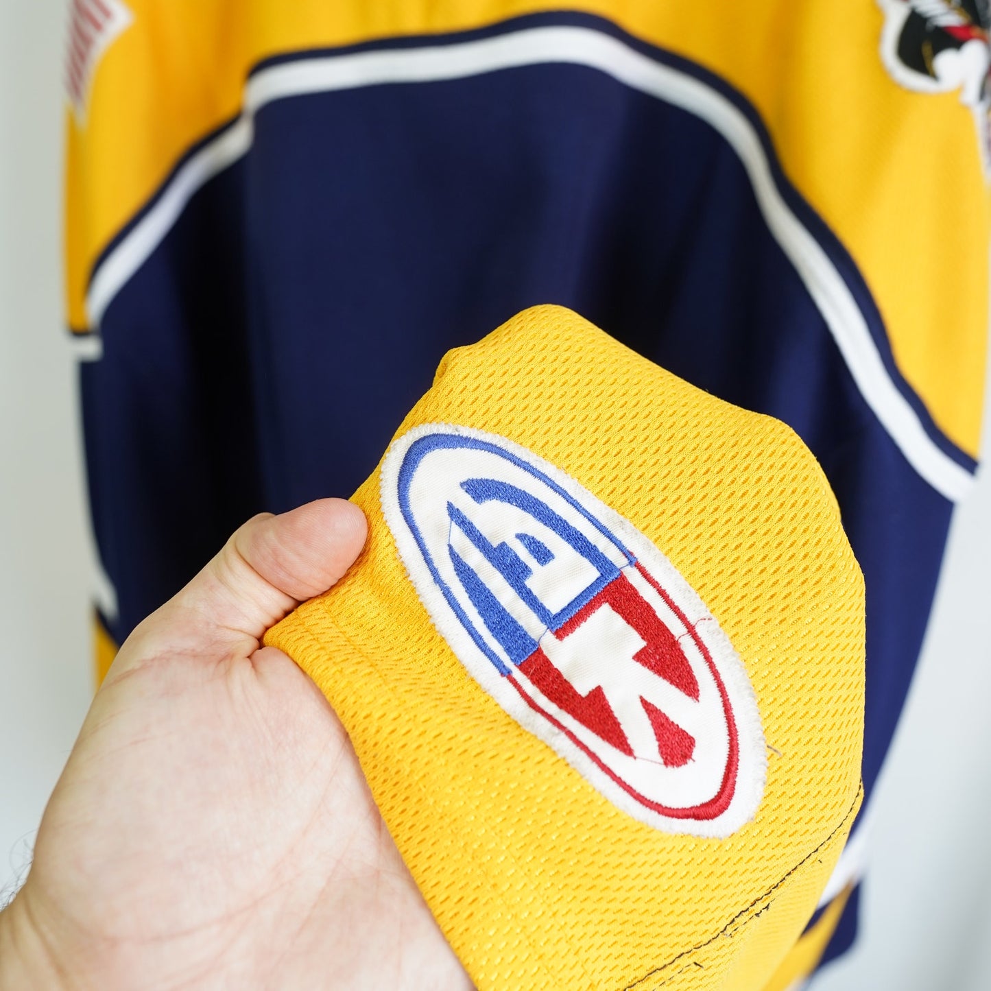 (XL) Vintage Austin Ice Bats Sewn AK Hockey Jersey Men's XL 2002-2003 Blue Yellow