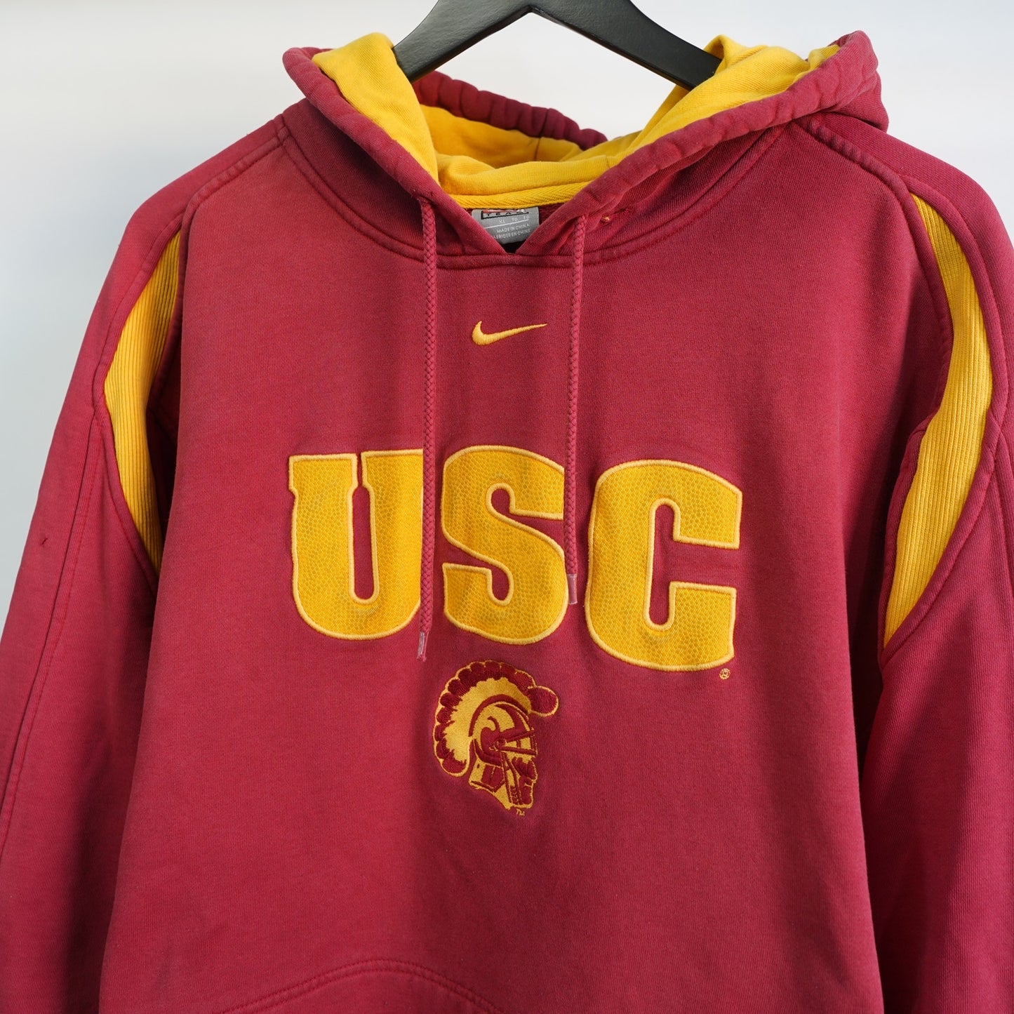 (XL) Vintage USC Trojans Team Nike Center Swoosh Hoodie Men's XL Red Stitched