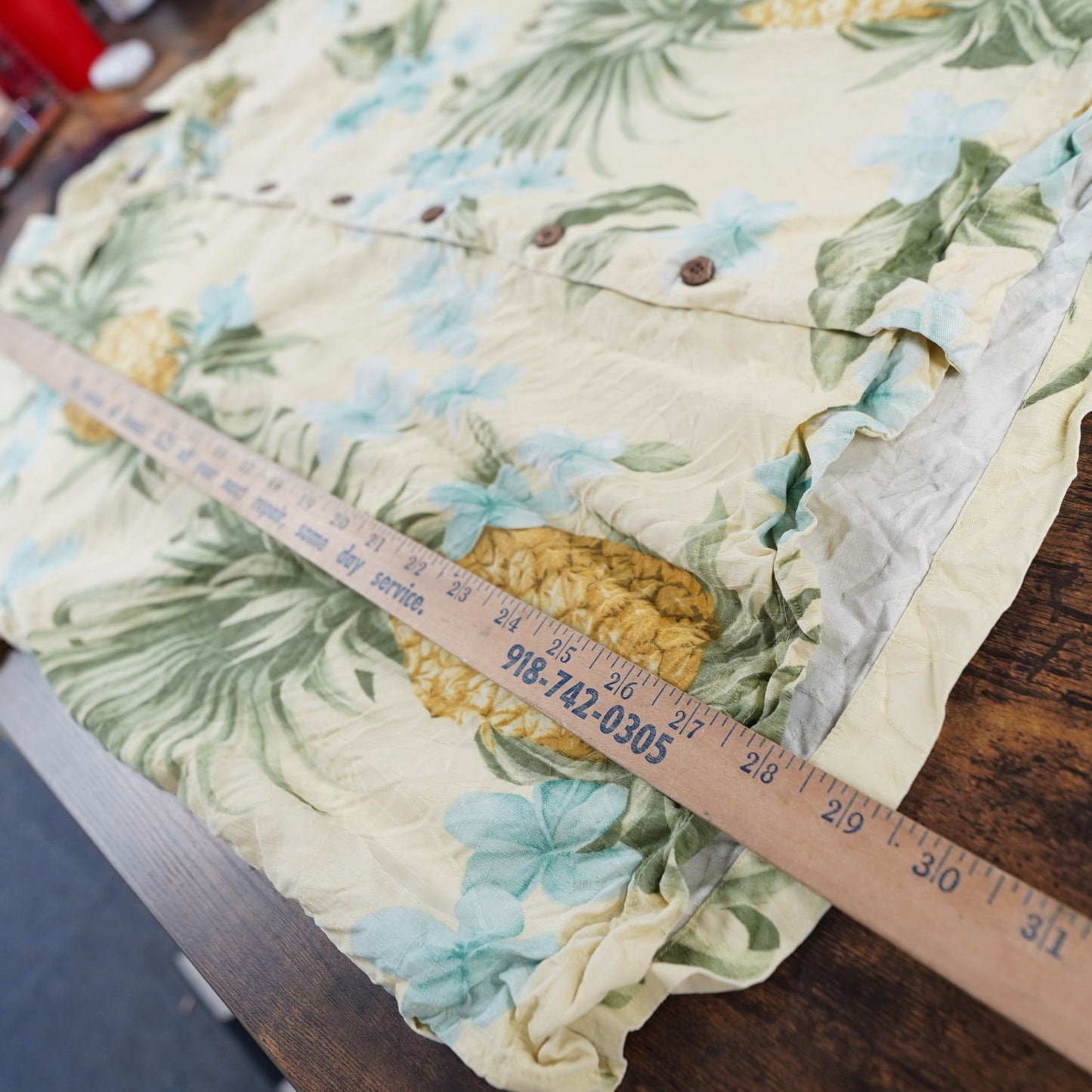(XL) Vintage Tommy Bahama 100% Silk Hawaiian Button Up Shirt Mens XL Pineapple Yellow