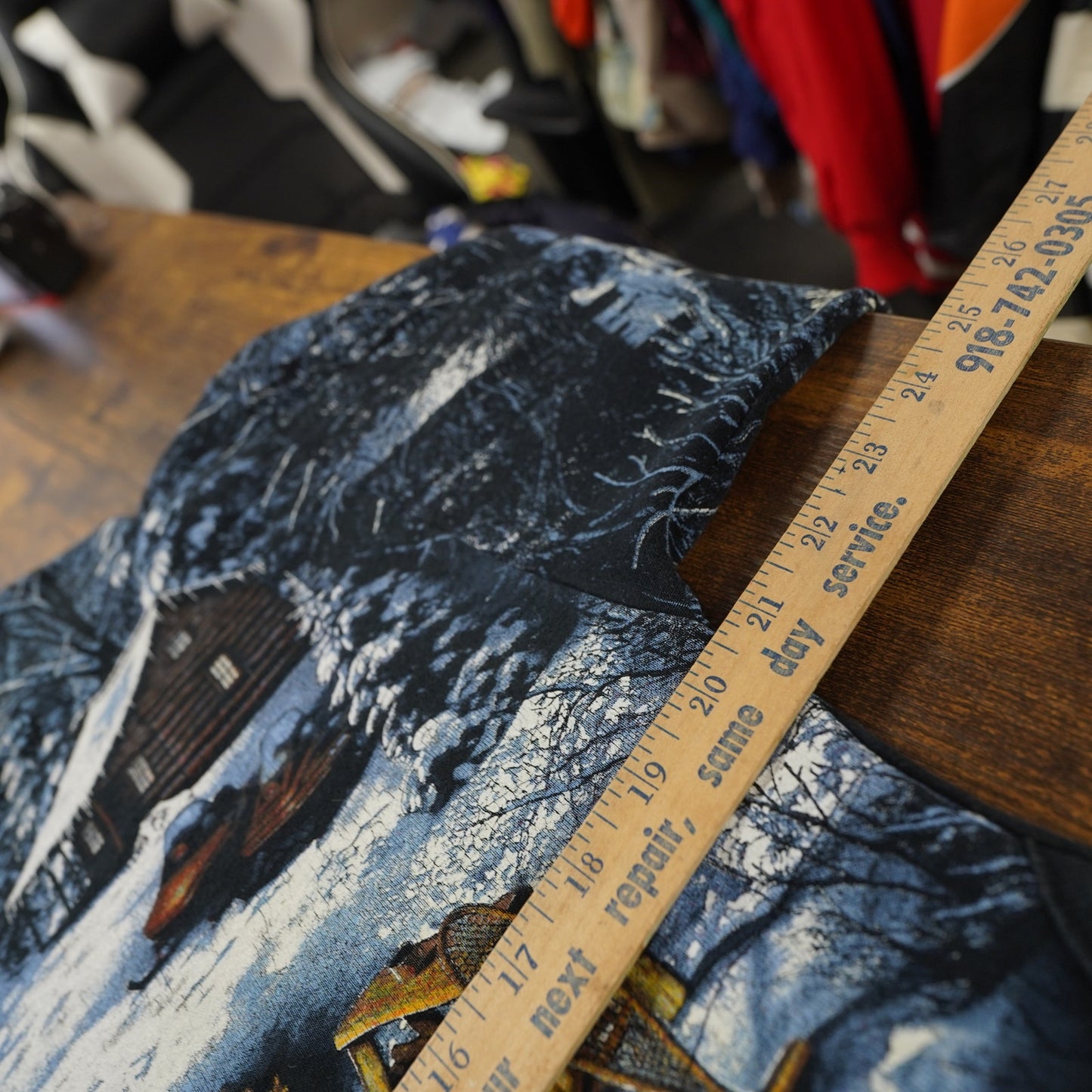 (M) Vintage Log Cabin Snowscape All Over Print Nature Sweatshirt Unisex Size M Black