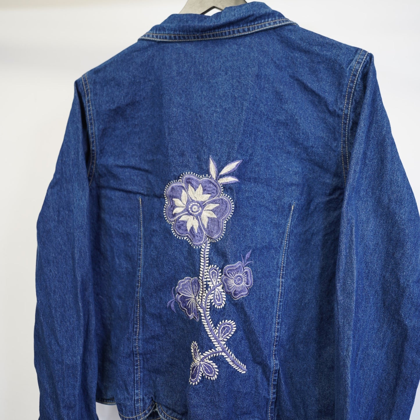 (Women's L) Vintage Floral Embroidered Denim Jacket Women's L Boho Y2K Cottage Flower Blue