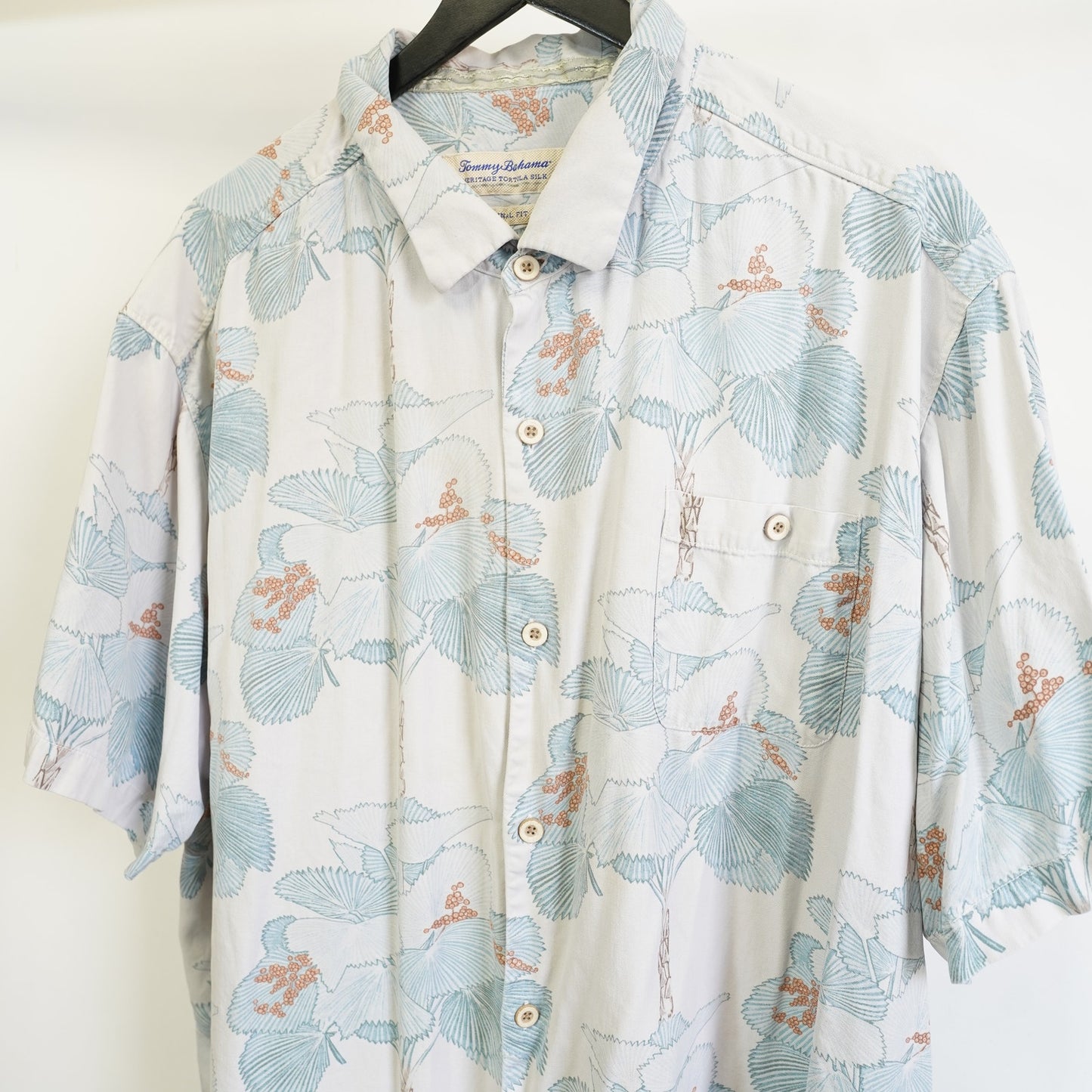 (3XL) Tommy Bahama 100% Silk Hawaiian Shirt Men's 3XL Light Blue Palm Trees
