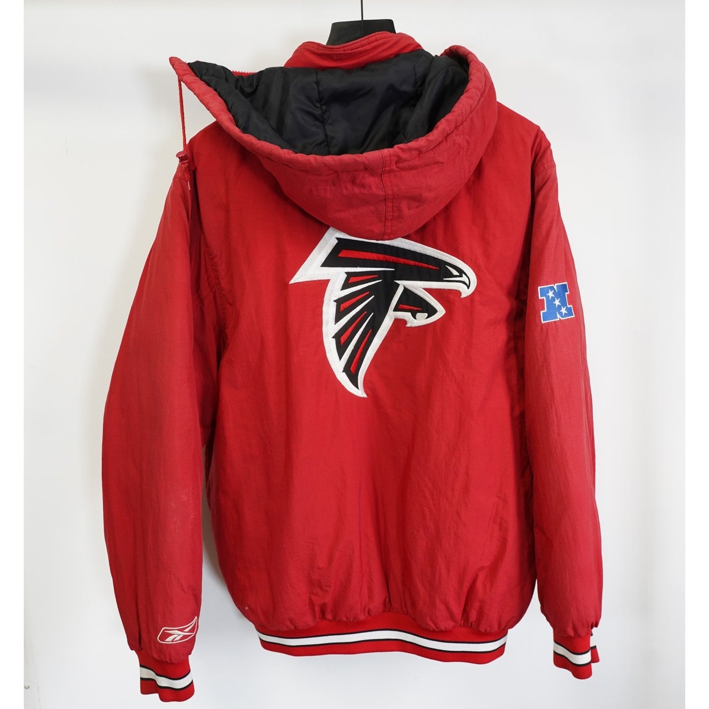 (M) Vintage Atlanta Falcons Reebok Puffer Jacket Y2K Men's M Red NFL Retro 2000s