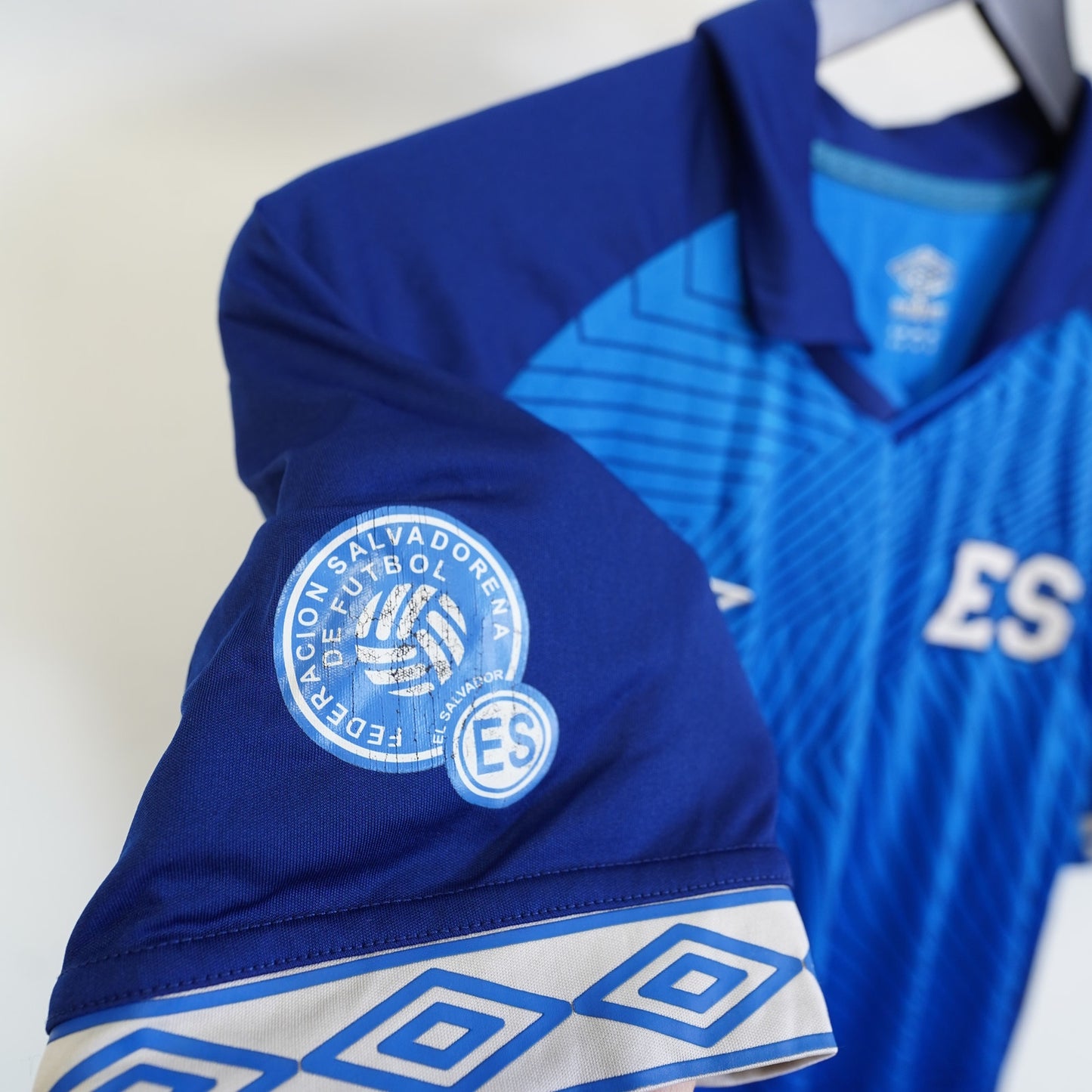 (M) Umbro El Salvador 2019 Home Soccer Jersey Men's M Blue Football Kit Futbol