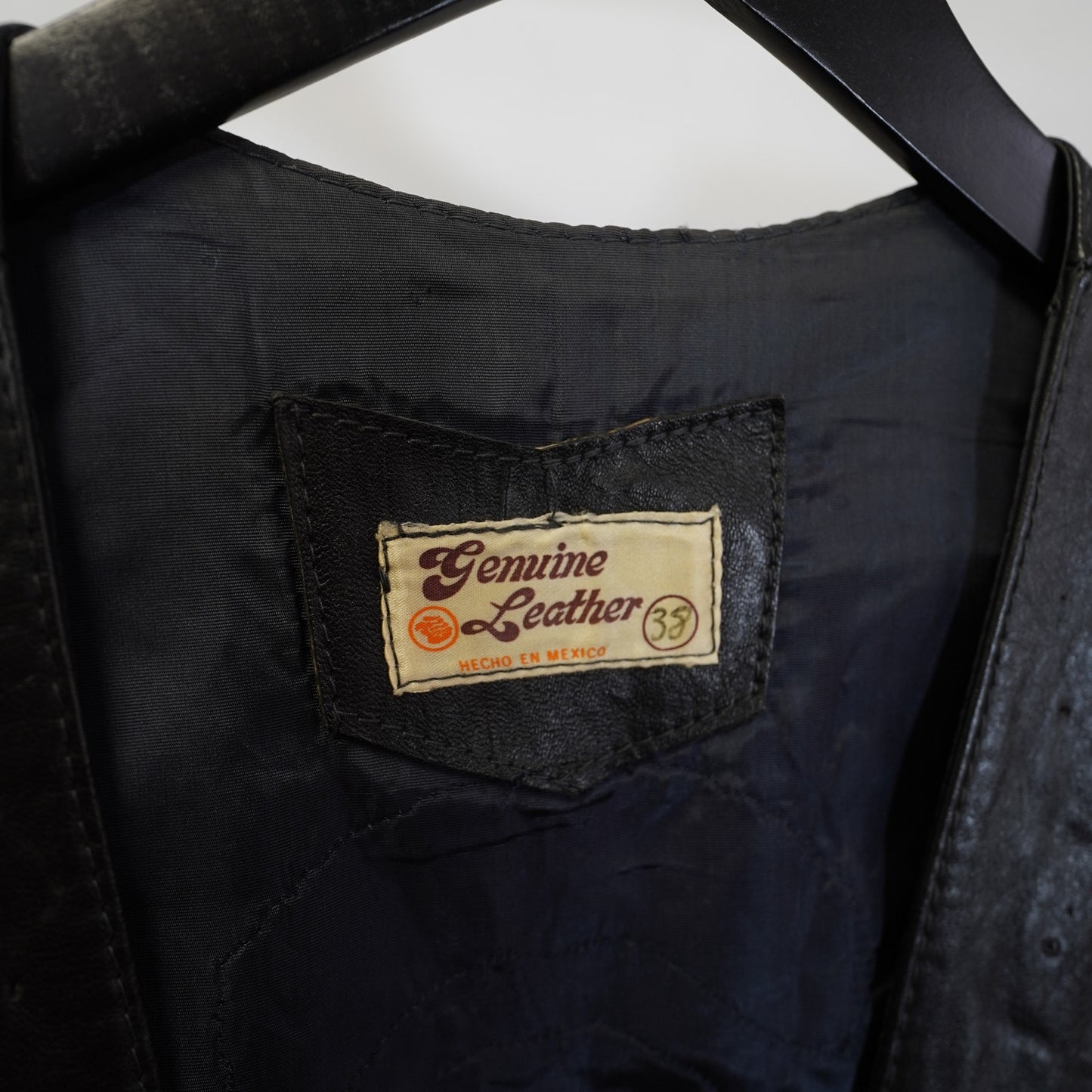 (38 M) Vintage Harley Davidson Genuine Leather Biker Vest Men's Patches Black