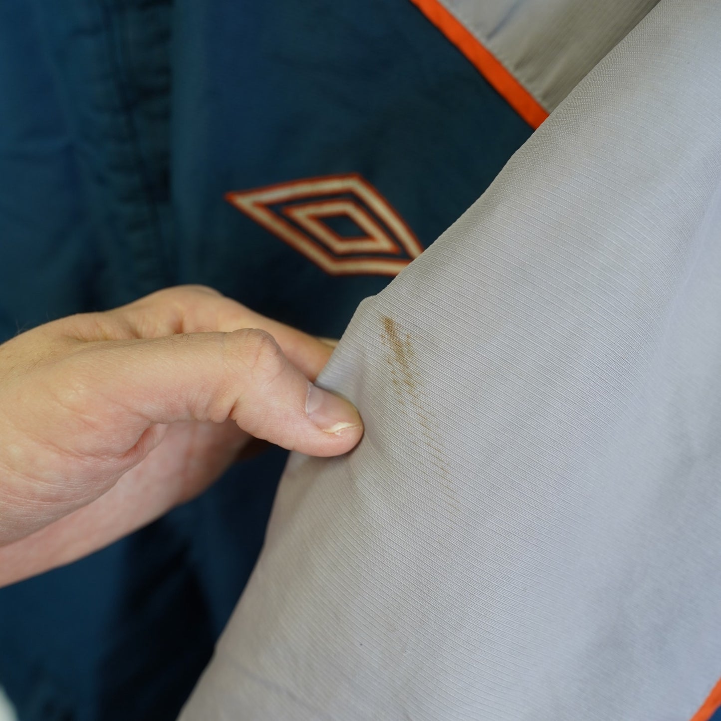 (M) Vintage Umbro Soccer Bench Puffer Jacket Men's M Gray Blue 90s Retro Sewn