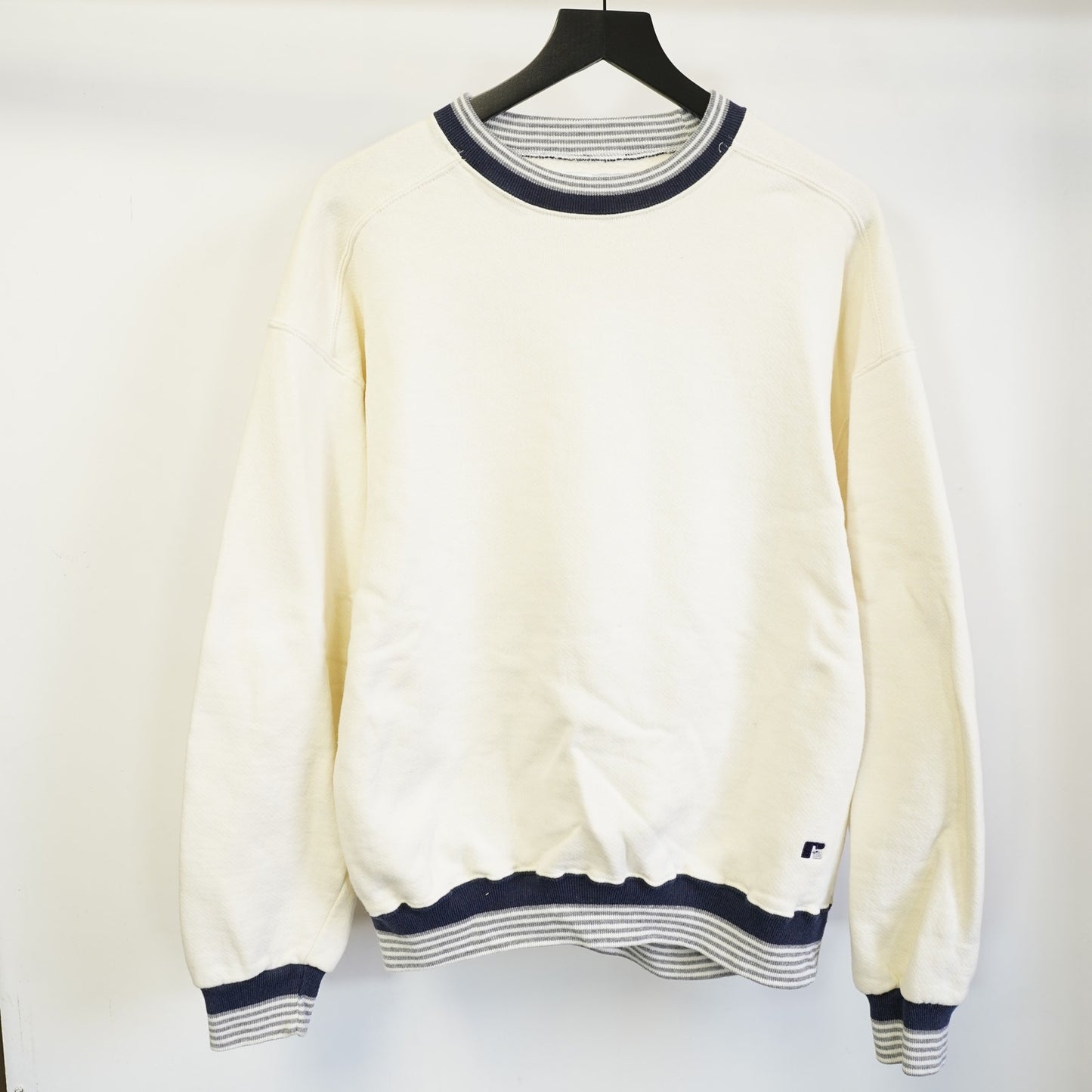 (XL) Vintage Russell Athletic Essential Utility 90s Cream Crewneck Sweatshirt Mens XL