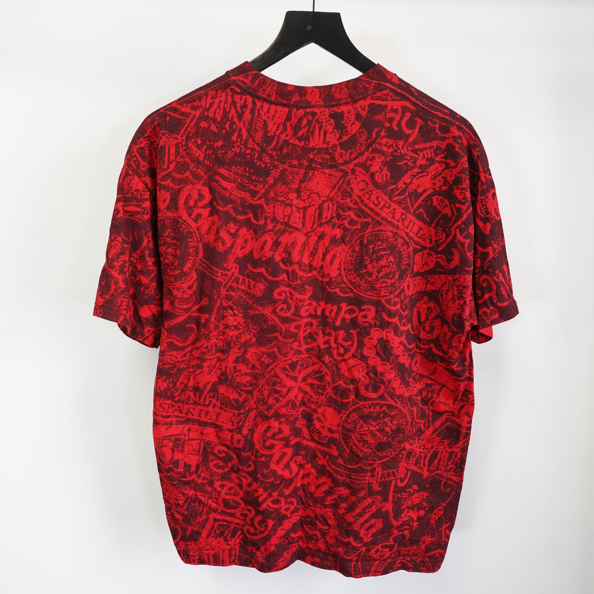 (L) Vintage Tampa Bay Buccaneers All Over Print Pirate T-Shirt Men's L Red AOP Retro