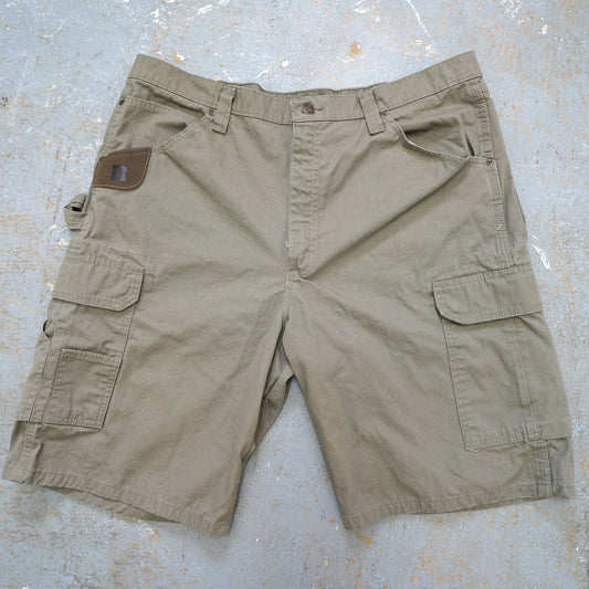 (Sz. 40) Wrangler Riggs Cargo Shorts Men's Sz. 40 Utility Workwear Beige Tan