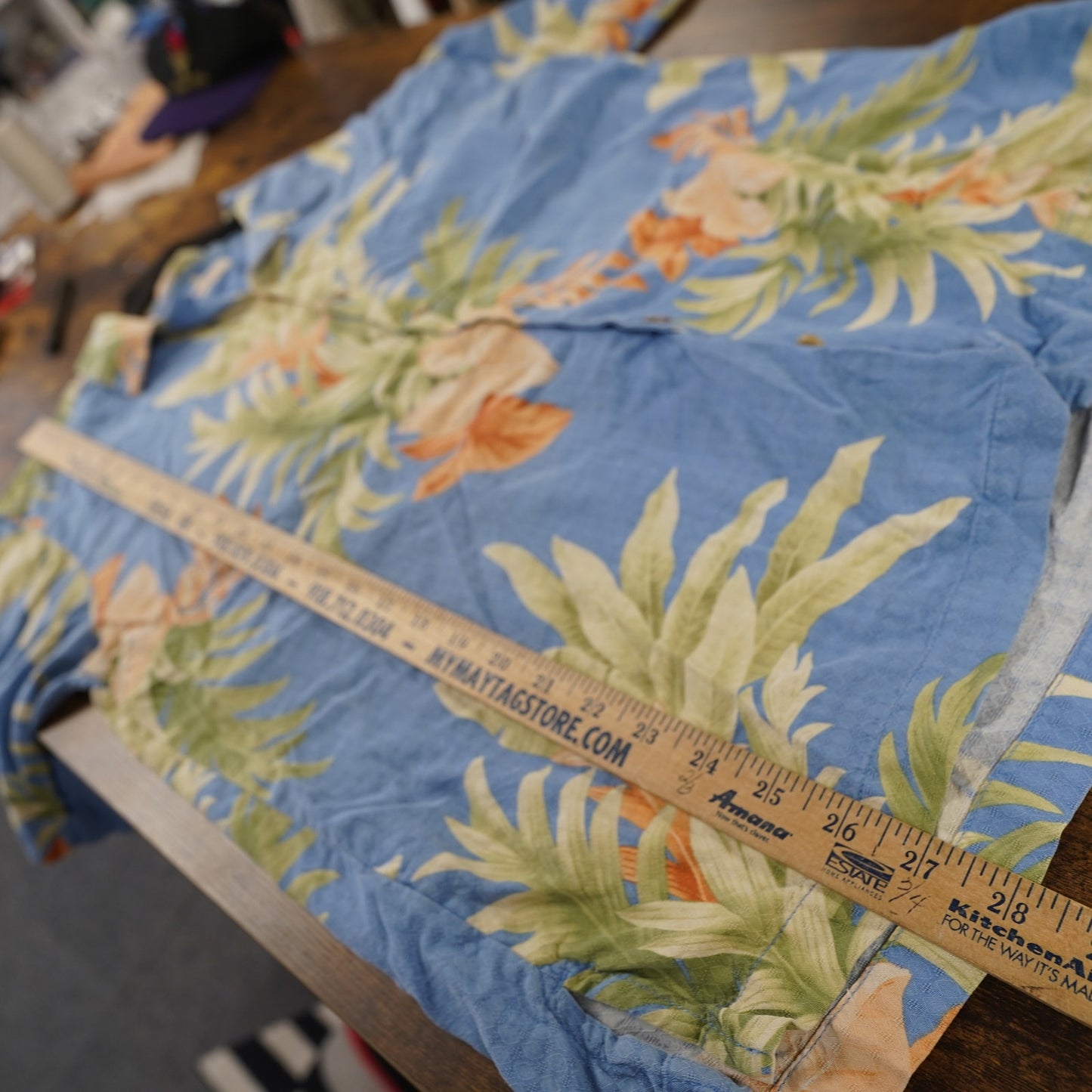 (M) Tommy Bahama Mens Floral 100% Silk Hawaiian Shirt Men's M Blue Flowers Surf
