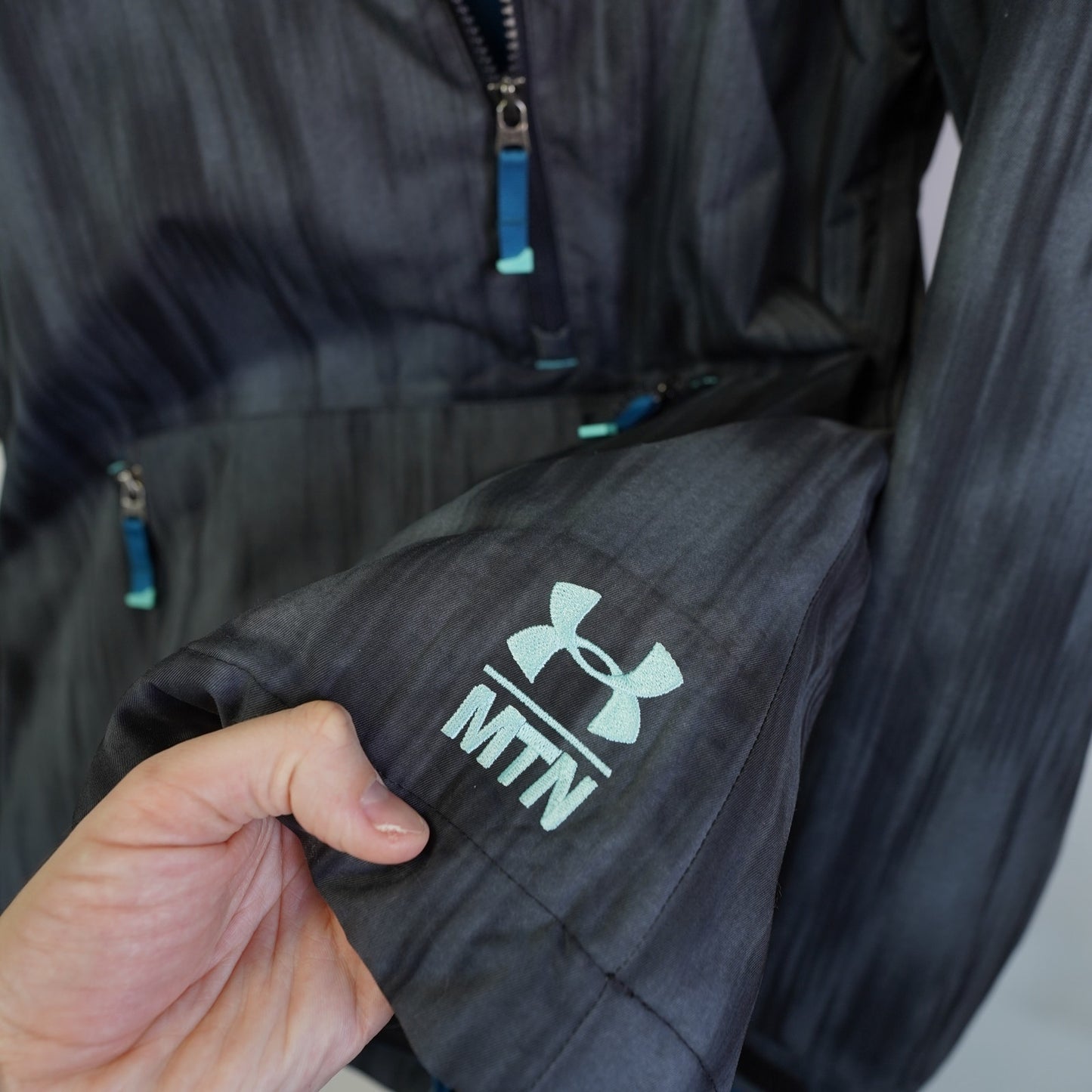 (Women's M) Under Armour Mountain MTN Anorak Jacket Gray Blue Snowboard Gorpcore