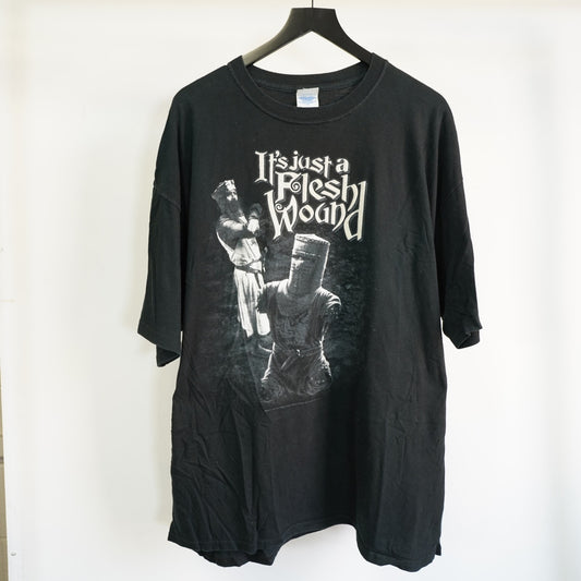 (XXL) Vintage Monty Python & the Holy Grail It's a Flesh Wound Black T-Shirt Men's XXL